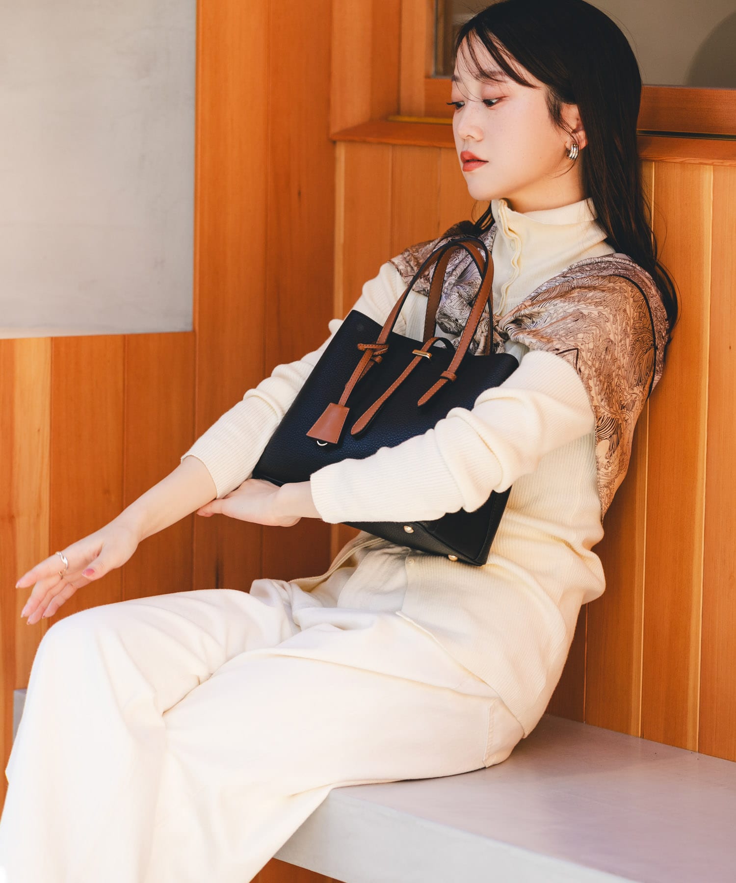 チャーム付ミドルバッグ『Msize』 BLKxCML one