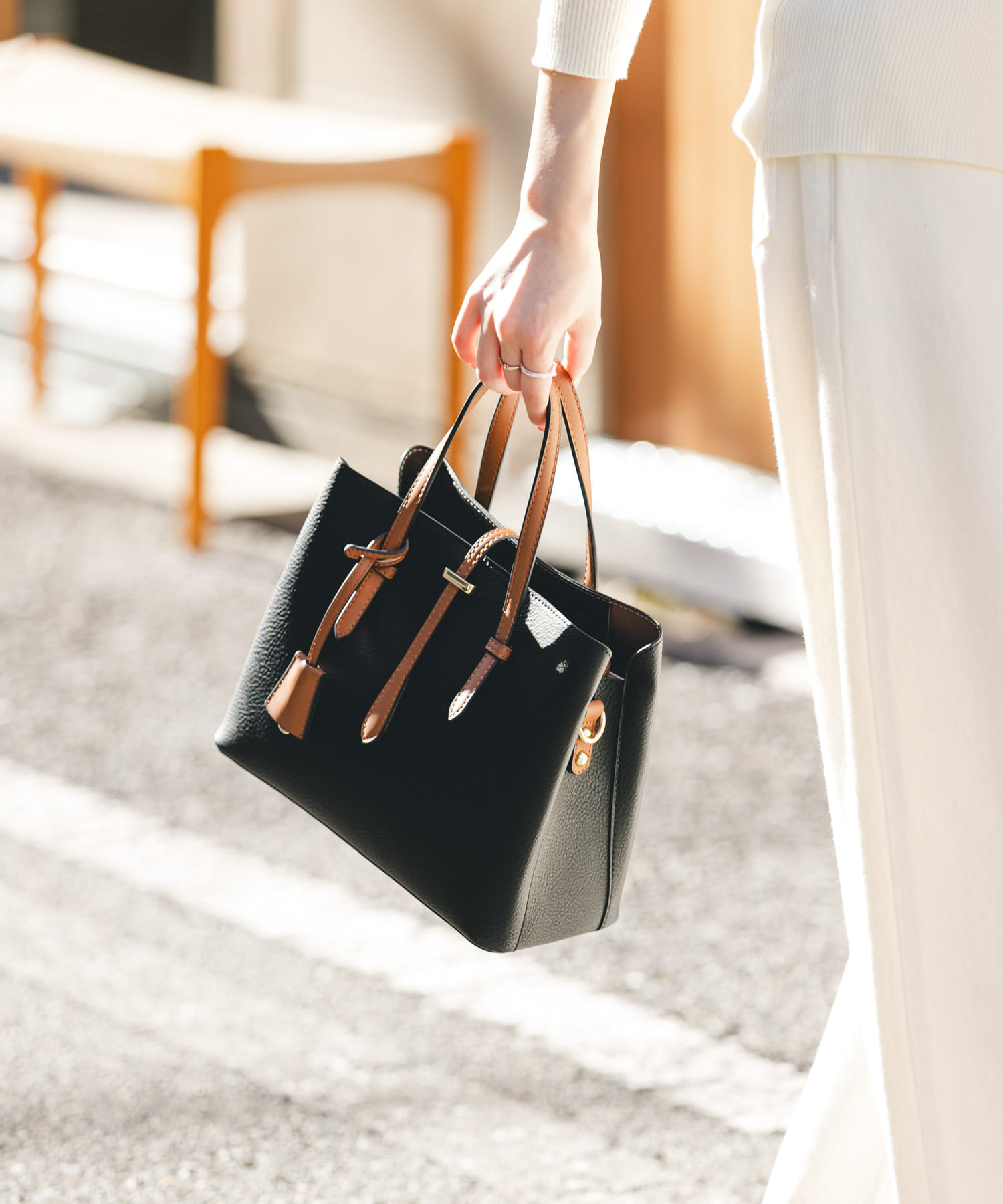 チャーム付ミドルバッグ『Msize』 BLKxCML one