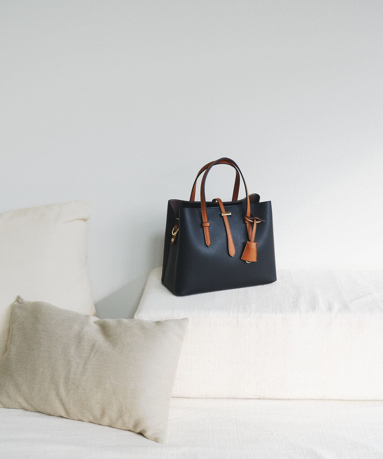 チャーム付ミドルバッグ『Msize』 BLKxCML one