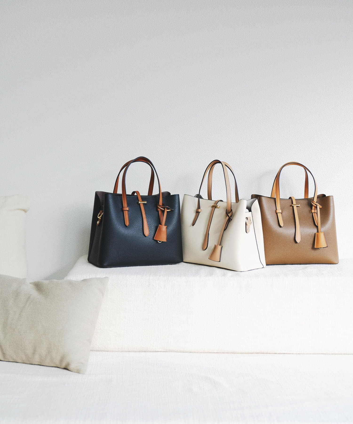 チャーム付ミドルバッグ『Msize』 BLKxCML one