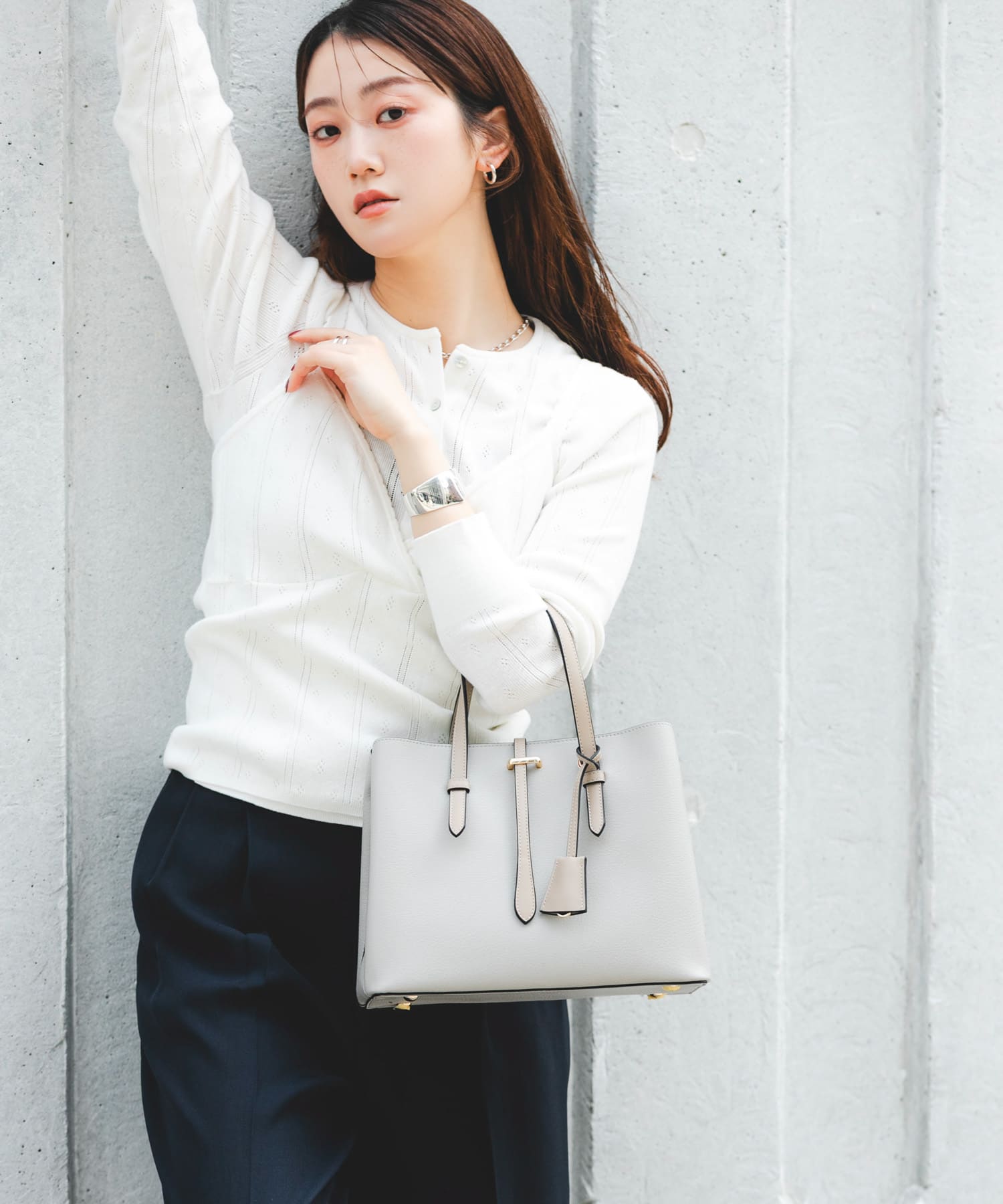 チャーム付ミドルバッグ『Msize』 GRAY one