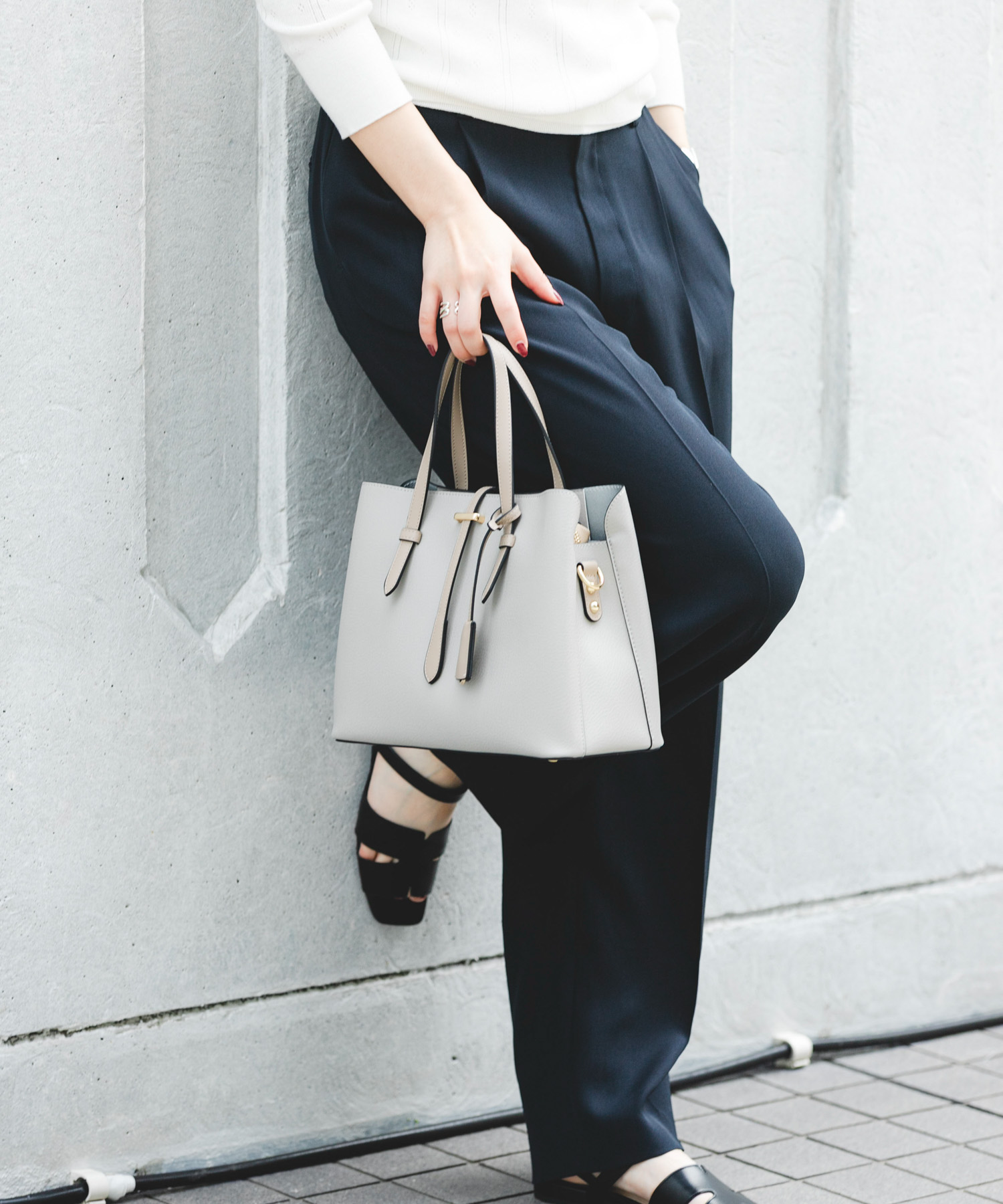 チャーム付ミドルバッグ『Msize』 GRAY one