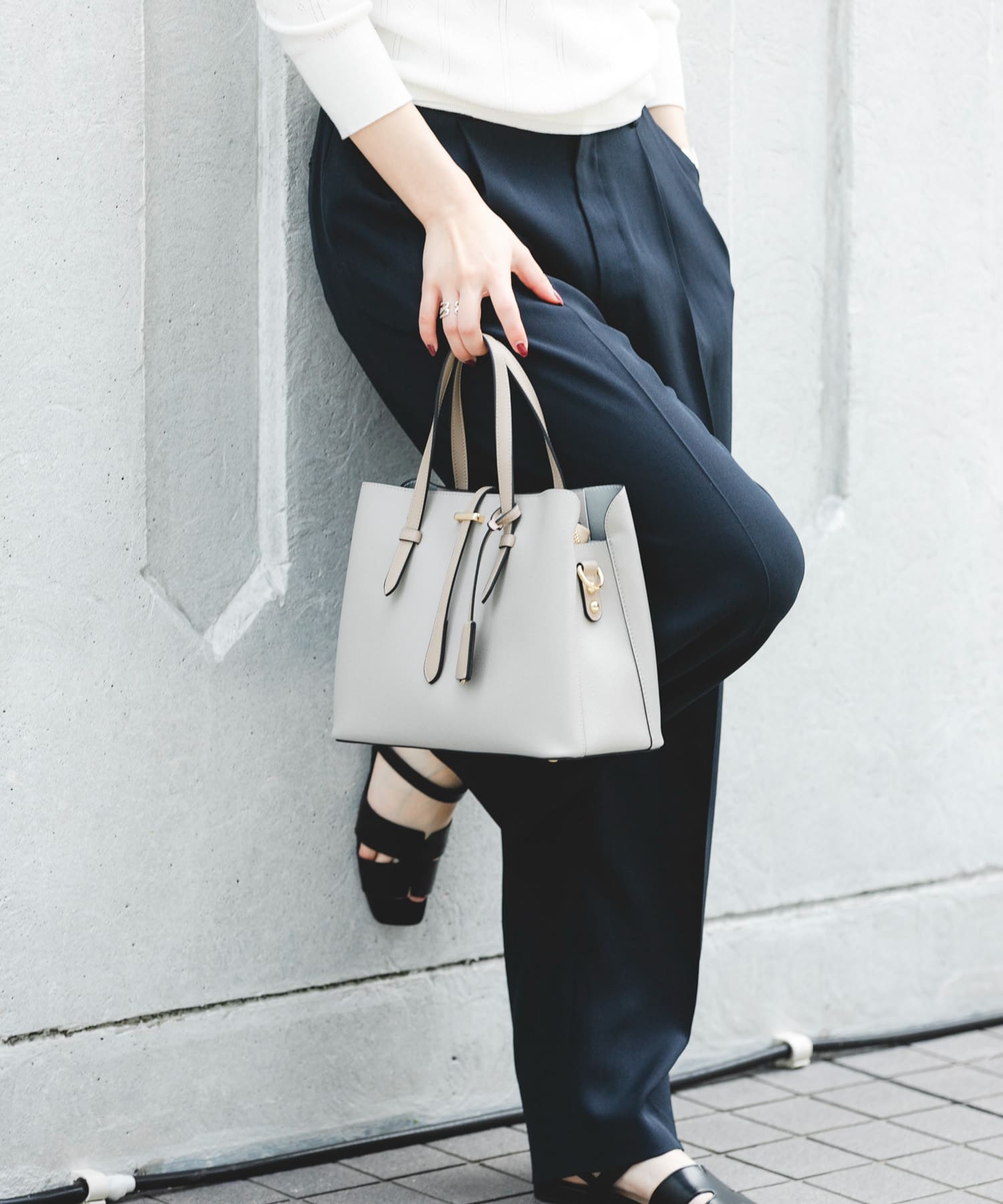 チャーム付ミドルバッグ『Msize』 GRAY one