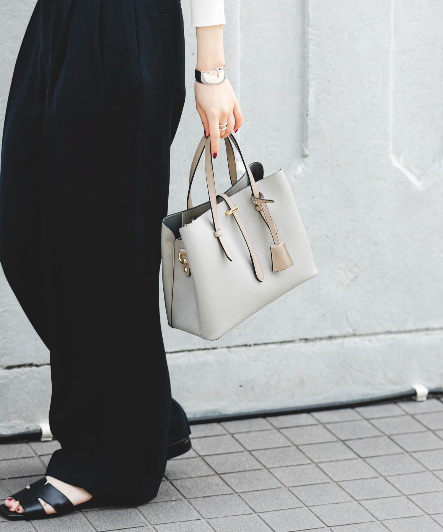 チャーム付ミドルバッグ『Msize』 GRAY one