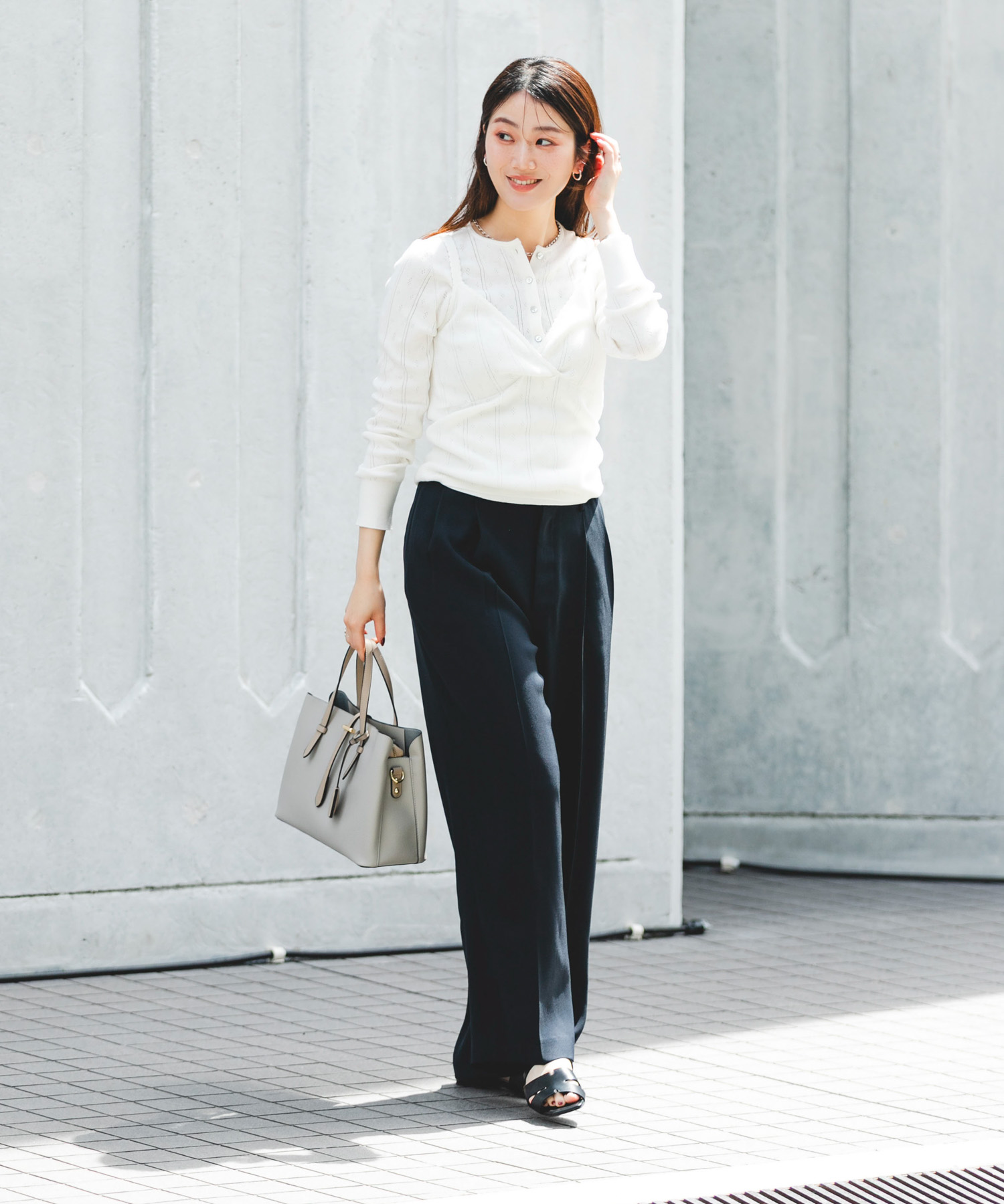 チャーム付ミドルバッグ『Msize』 GRAY one