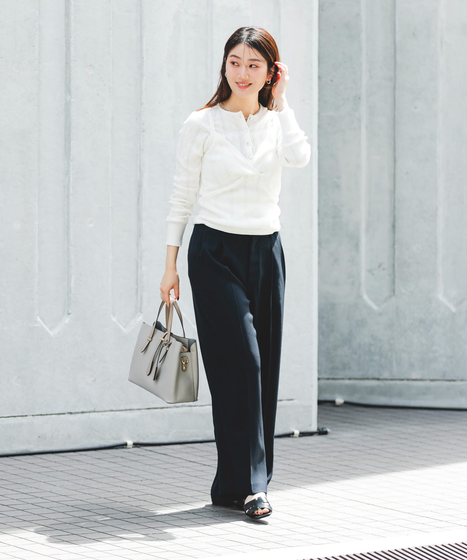 チャーム付ミドルバッグ『Msize』 GRAY one