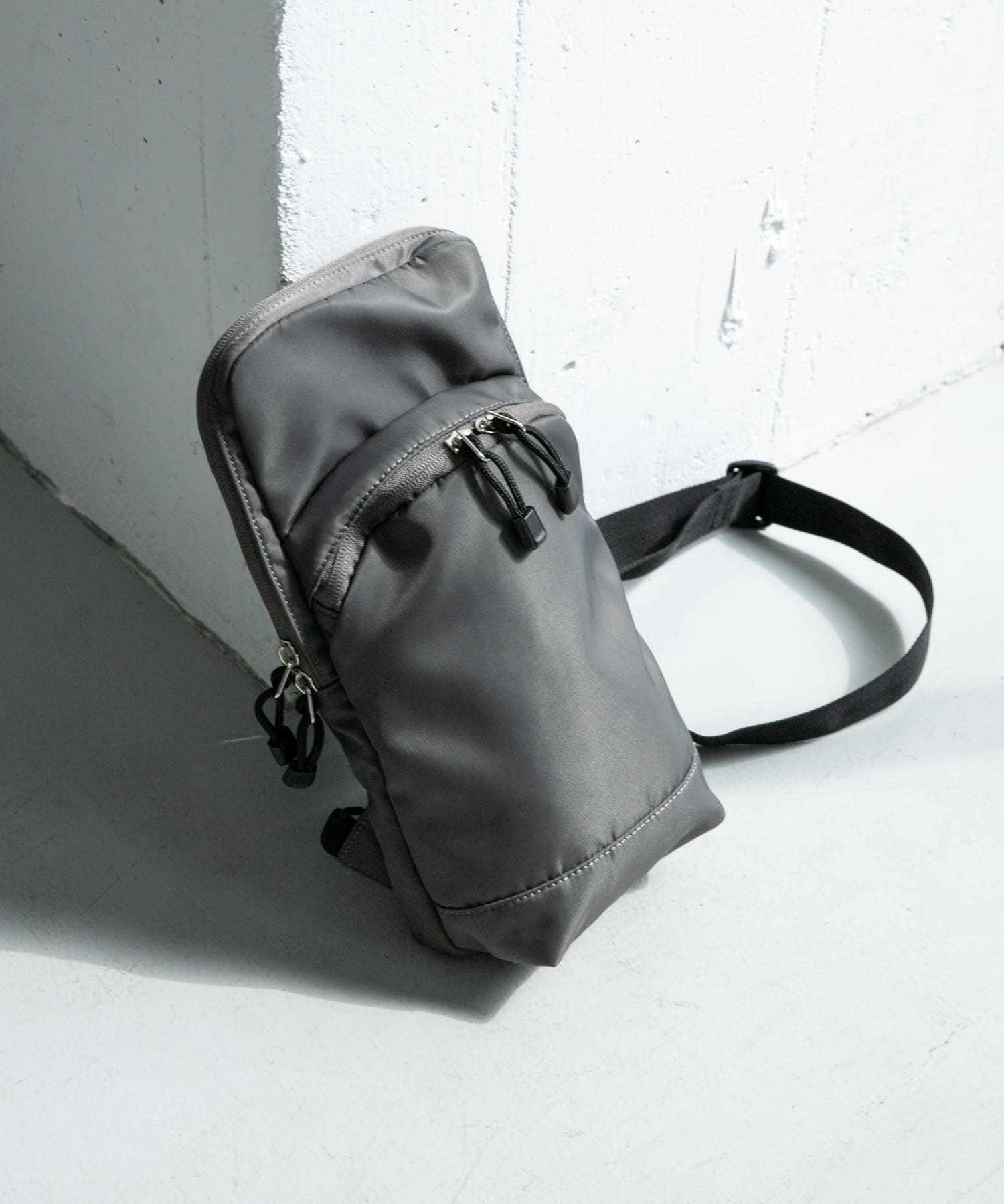 パラコードスクエアボディバッグ GRAY one