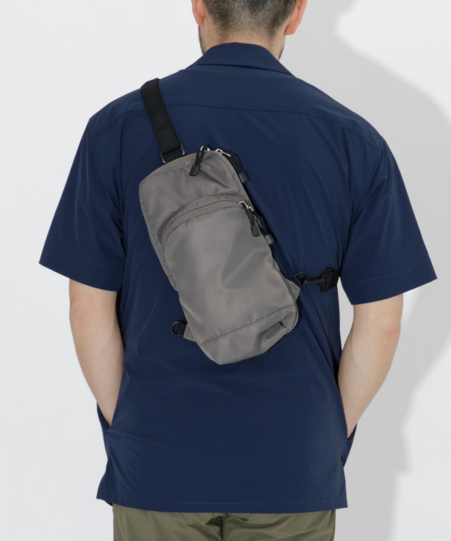 パラコードスクエアボディバッグ GRAY one