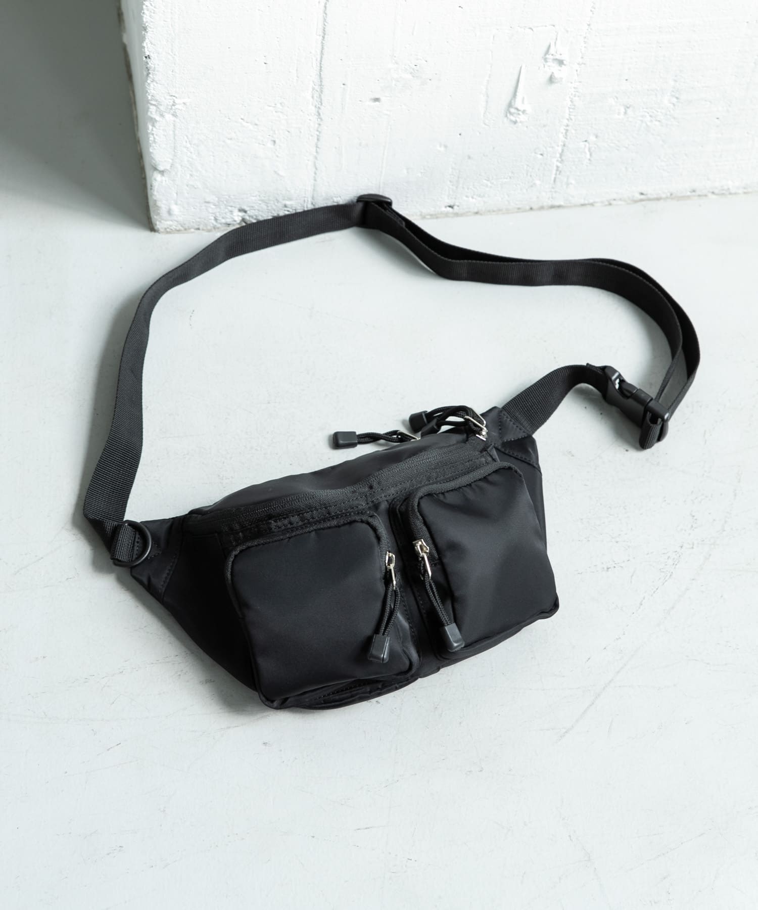 パラコードボディバッグ