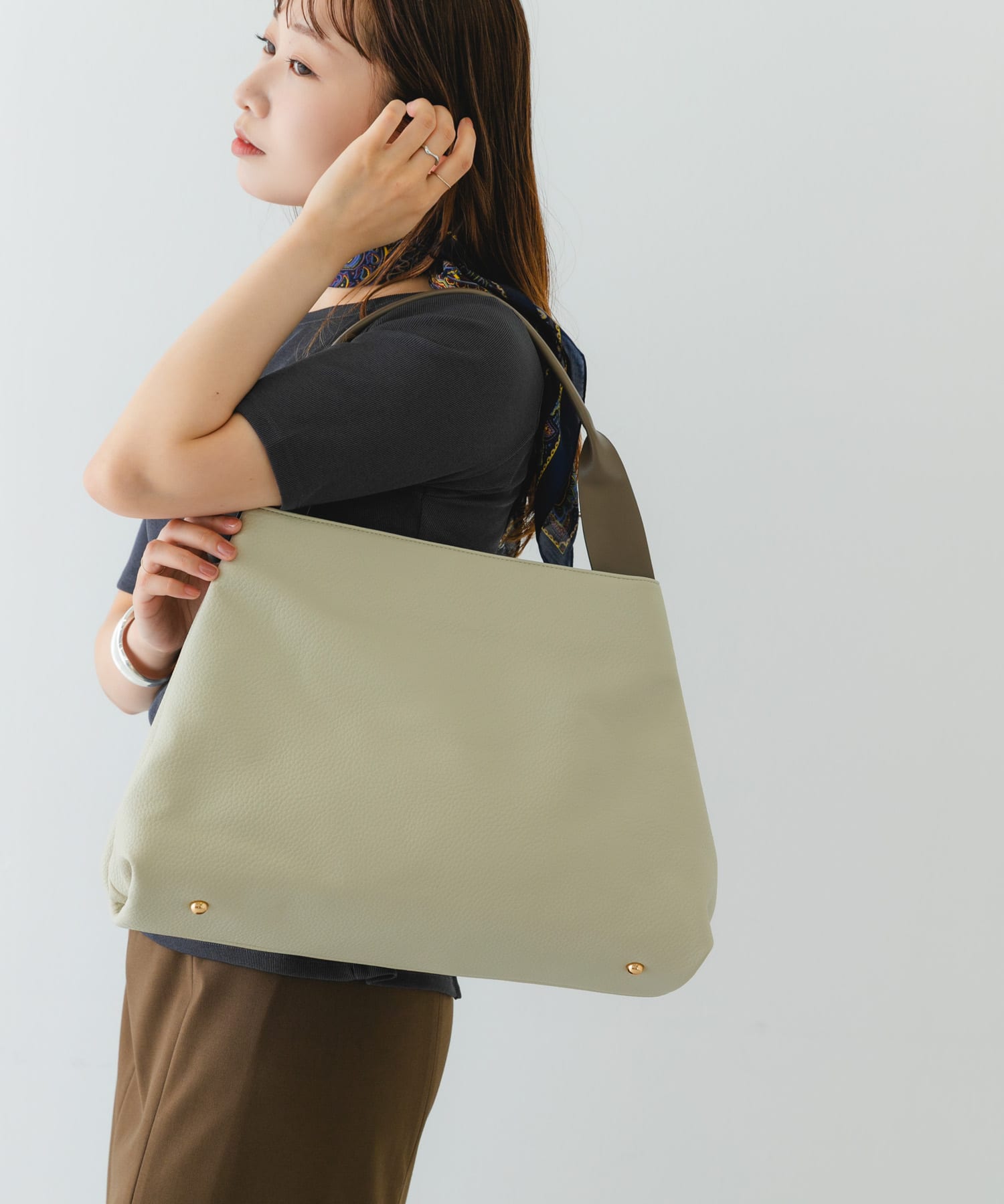 ワンハンドルサンカクトートバッグ IVORY one