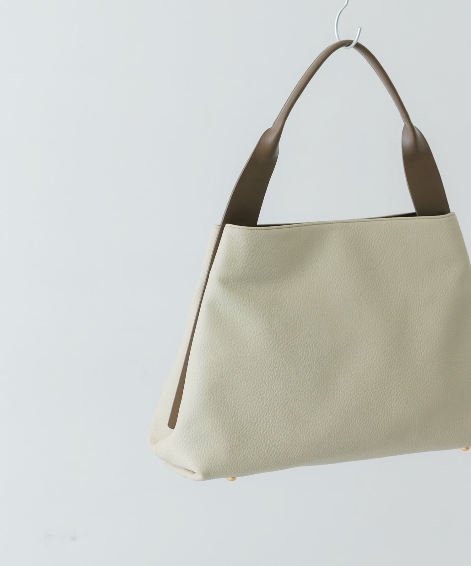 ワンハンドルサンカクトートバッグ IVORY one