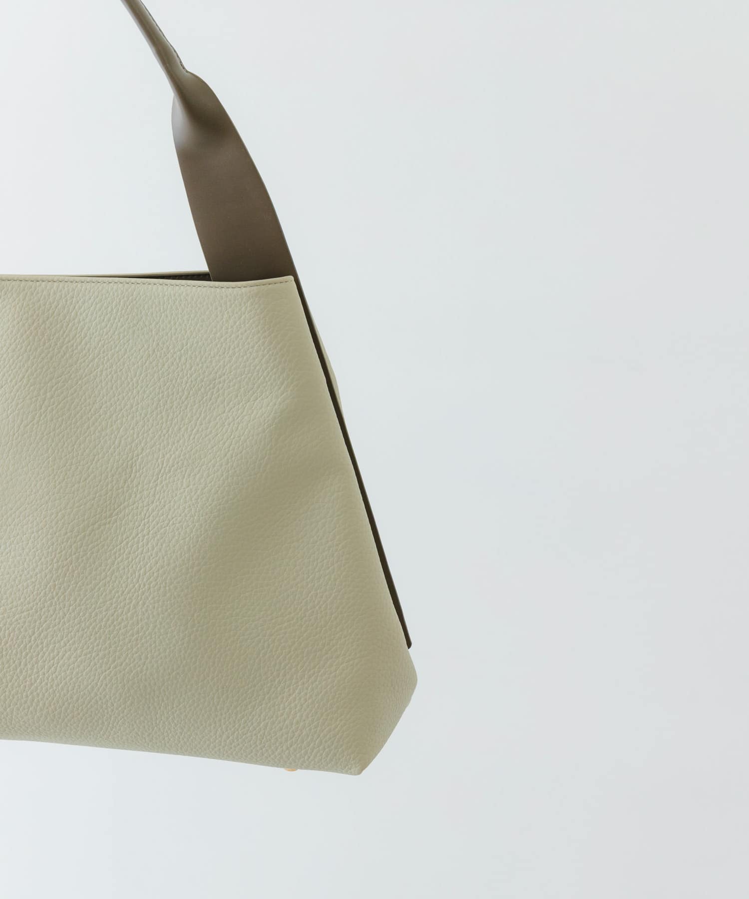 ワンハンドルサンカクトートバッグ IVORY one