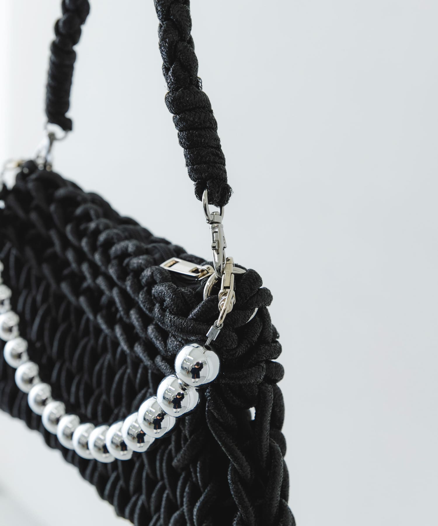 ボールチェーン付き編み込みバッグ BLACK one