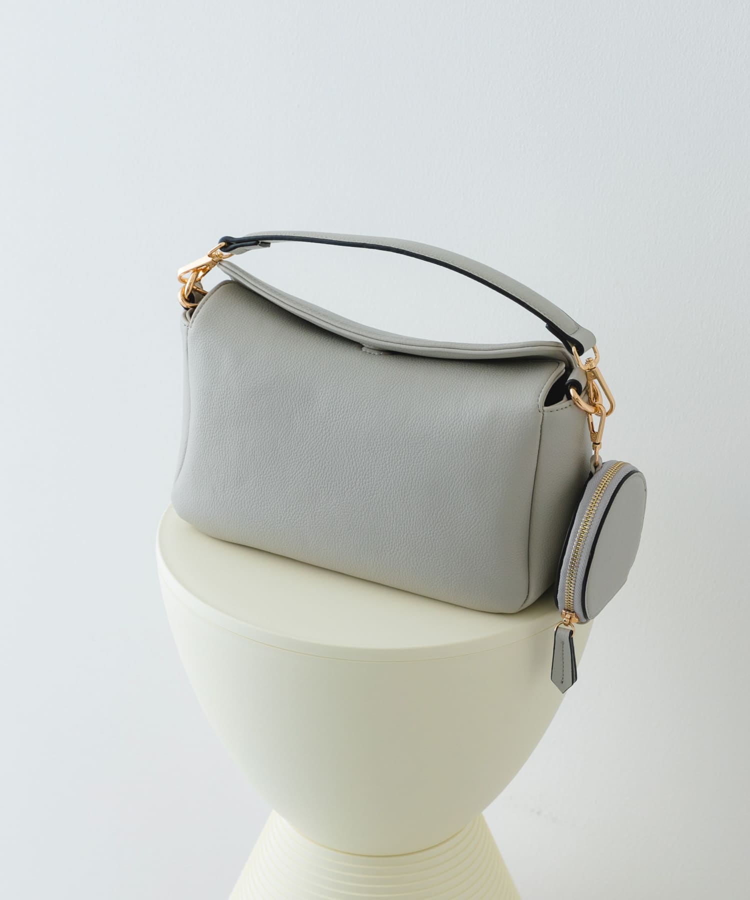 サークルポーチ付ショルダーバッグ LIGHT GRAY one