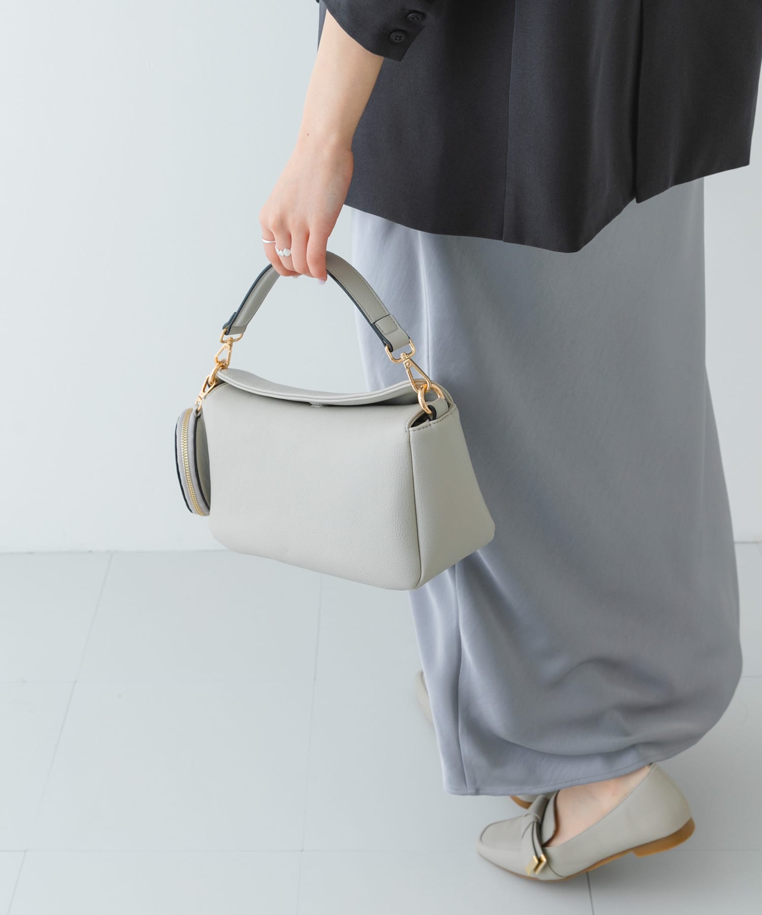 サークルポーチ付ショルダーバッグ LIGHT GRAY one