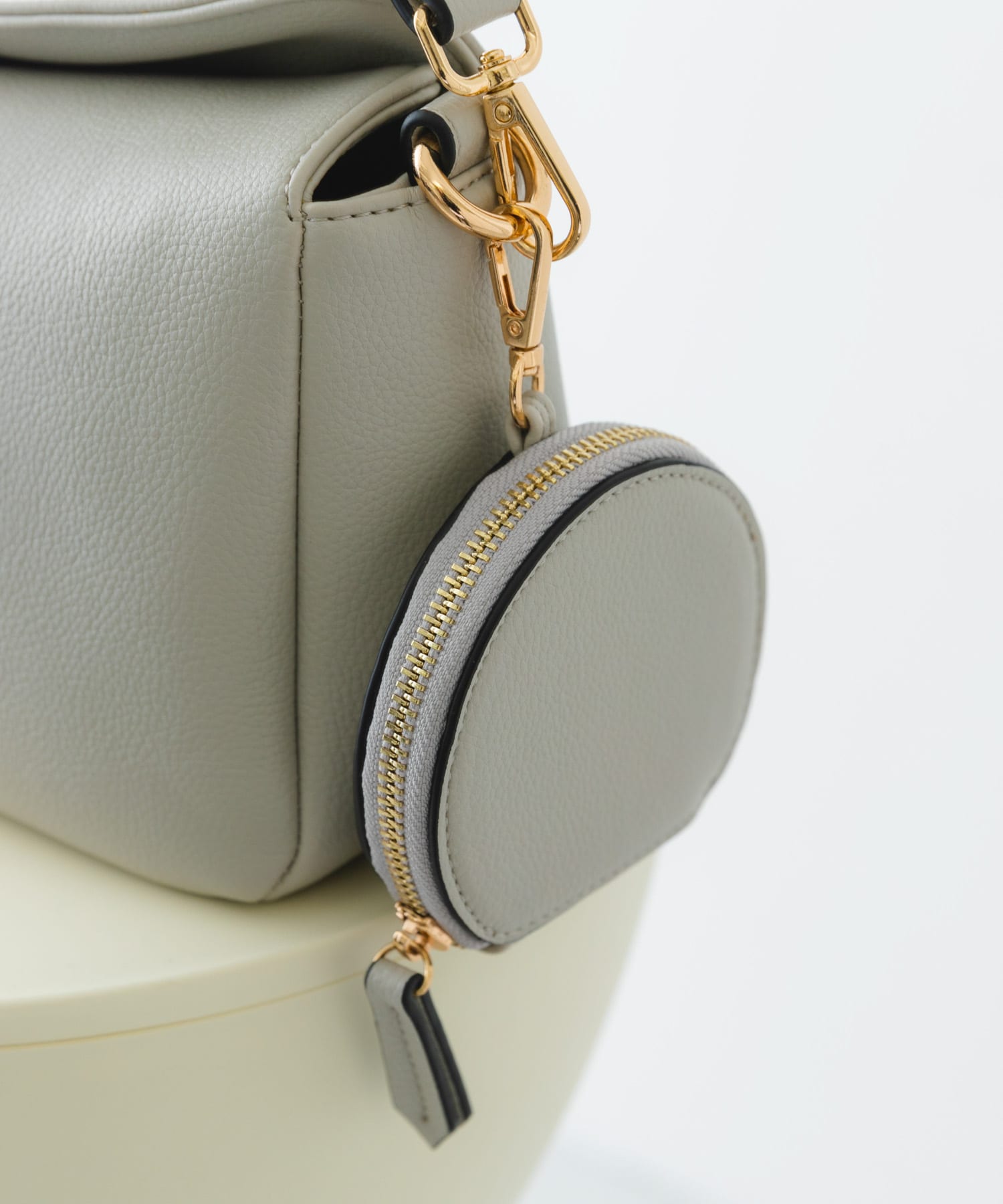 サークルポーチ付ショルダーバッグ LIGHT GRAY one