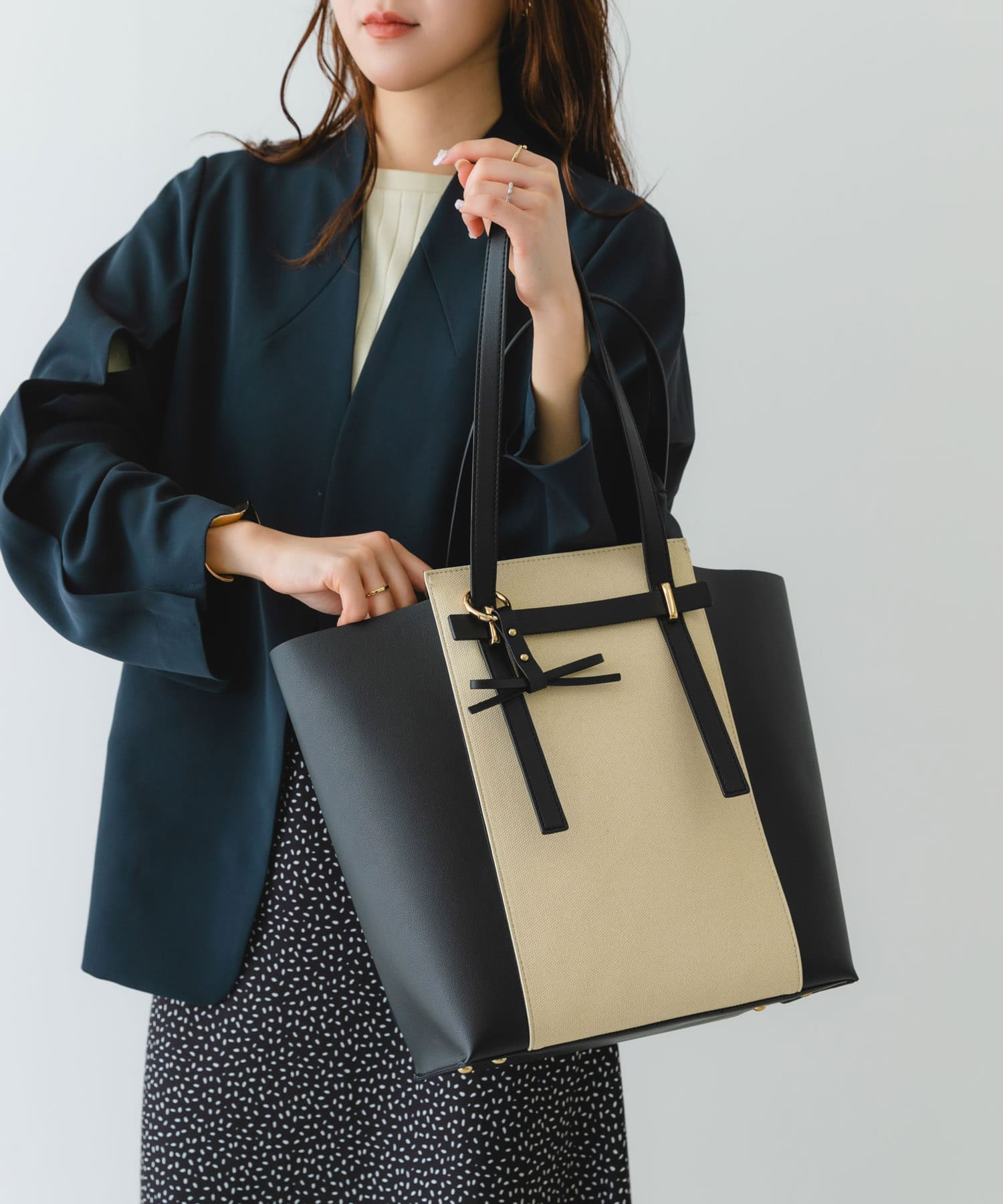 キャンバスライクチャームトートバッグ BLACK one