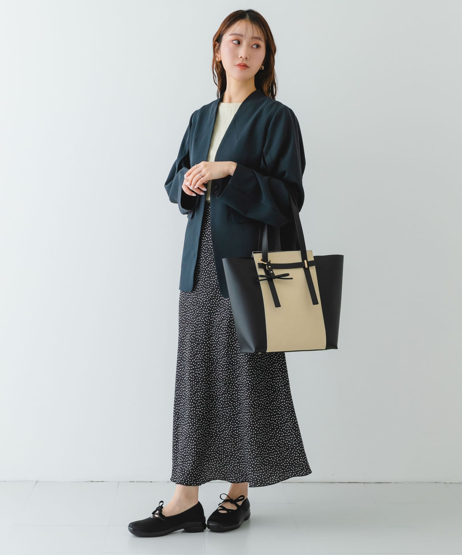 キャンバスライクチャームトートバッグ BLACK one