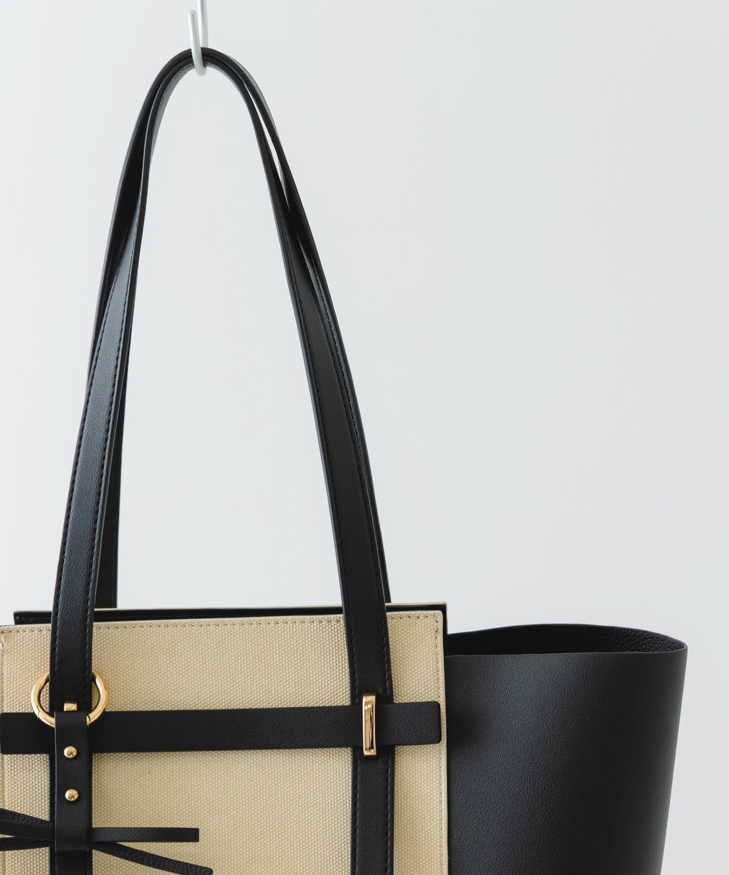 キャンバスライクチャームトートバッグ BLACK one