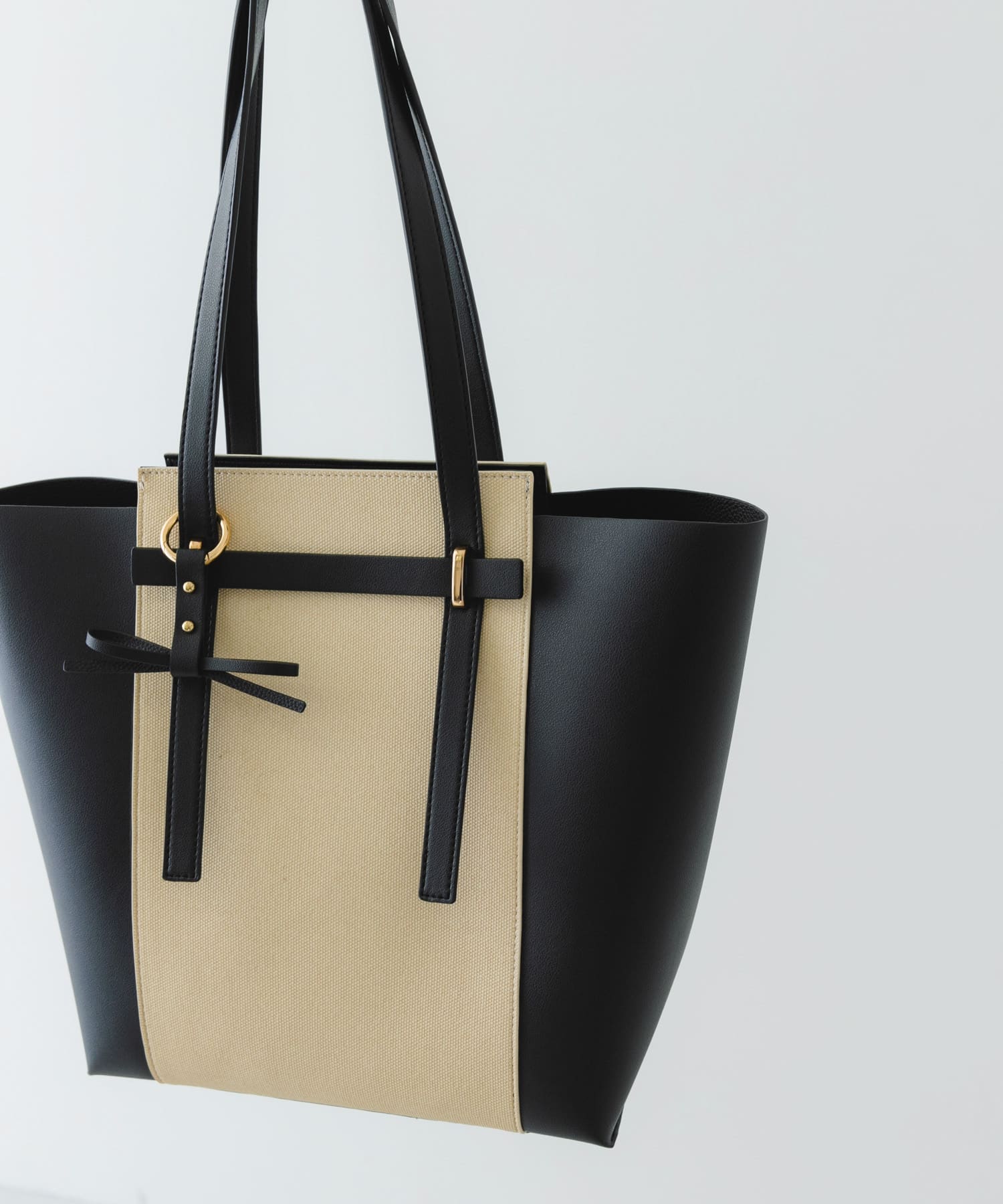 キャンバスライクチャームトートバッグ BLACK one