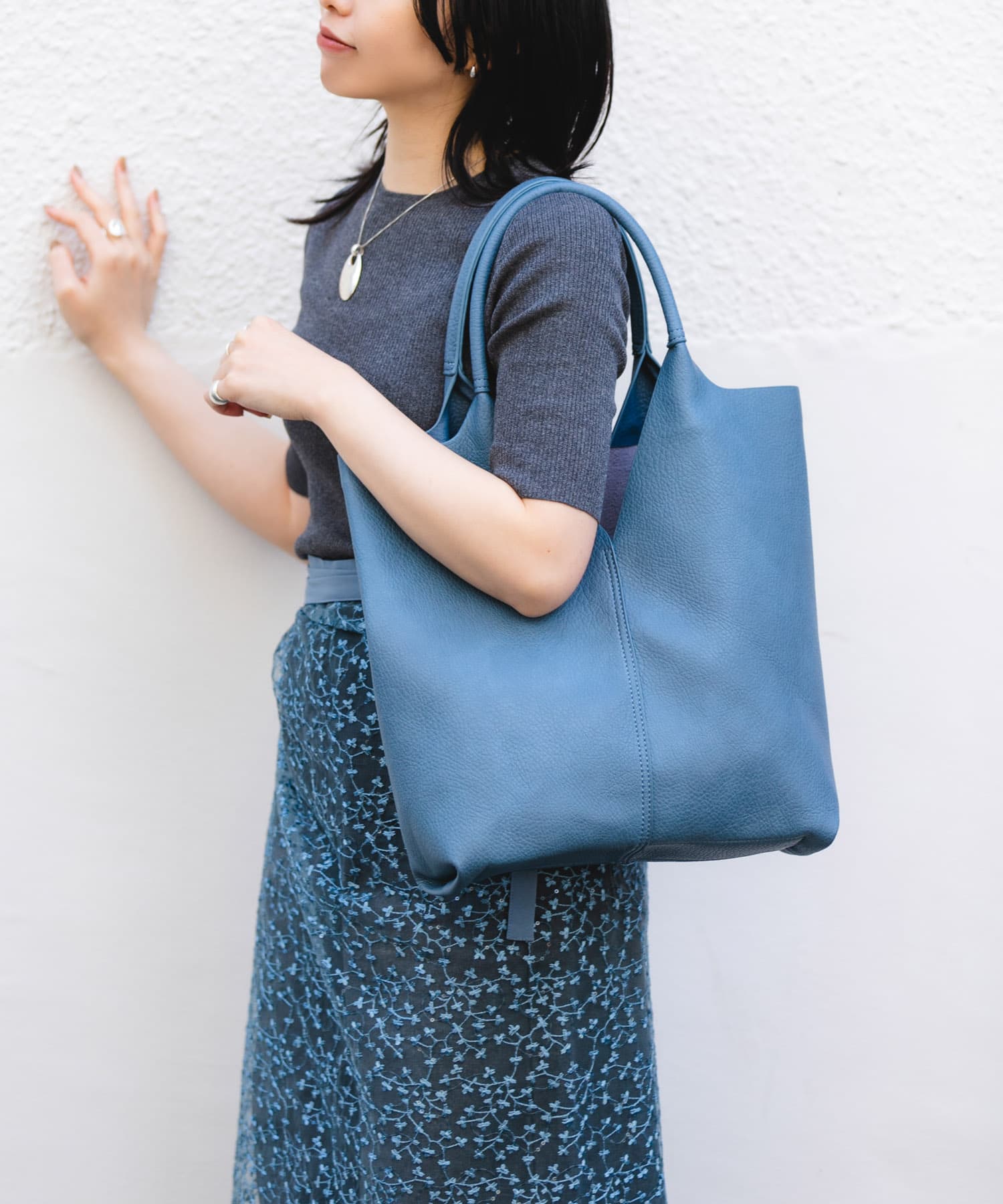 センターステッチVカットトートバッグ BLUE one
