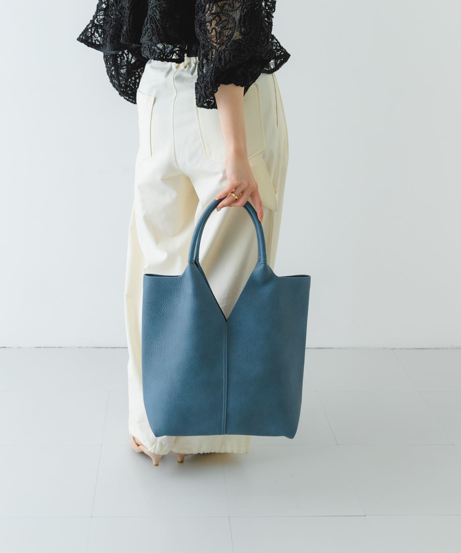 センターステッチVカットトートバッグ BLUE one