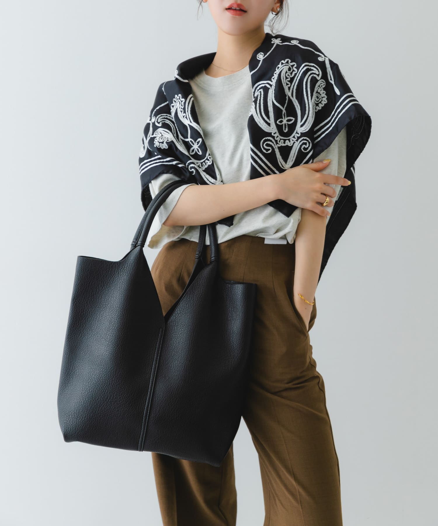 センターステッチVカットトートバッグ BLACK one
