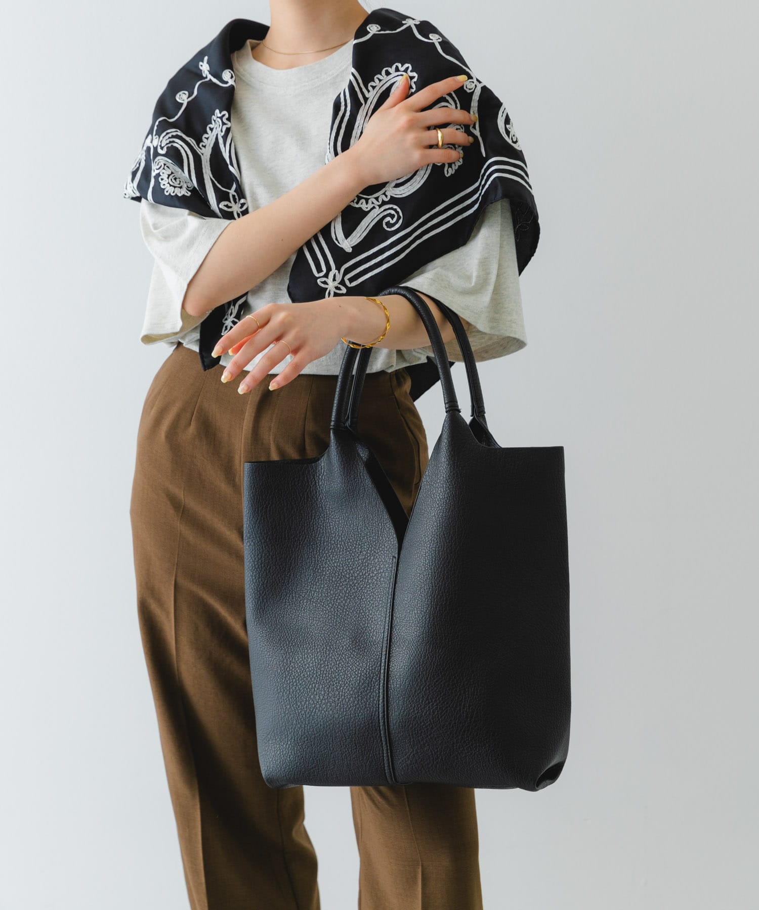 センターステッチVカットトートバッグ BLACK one