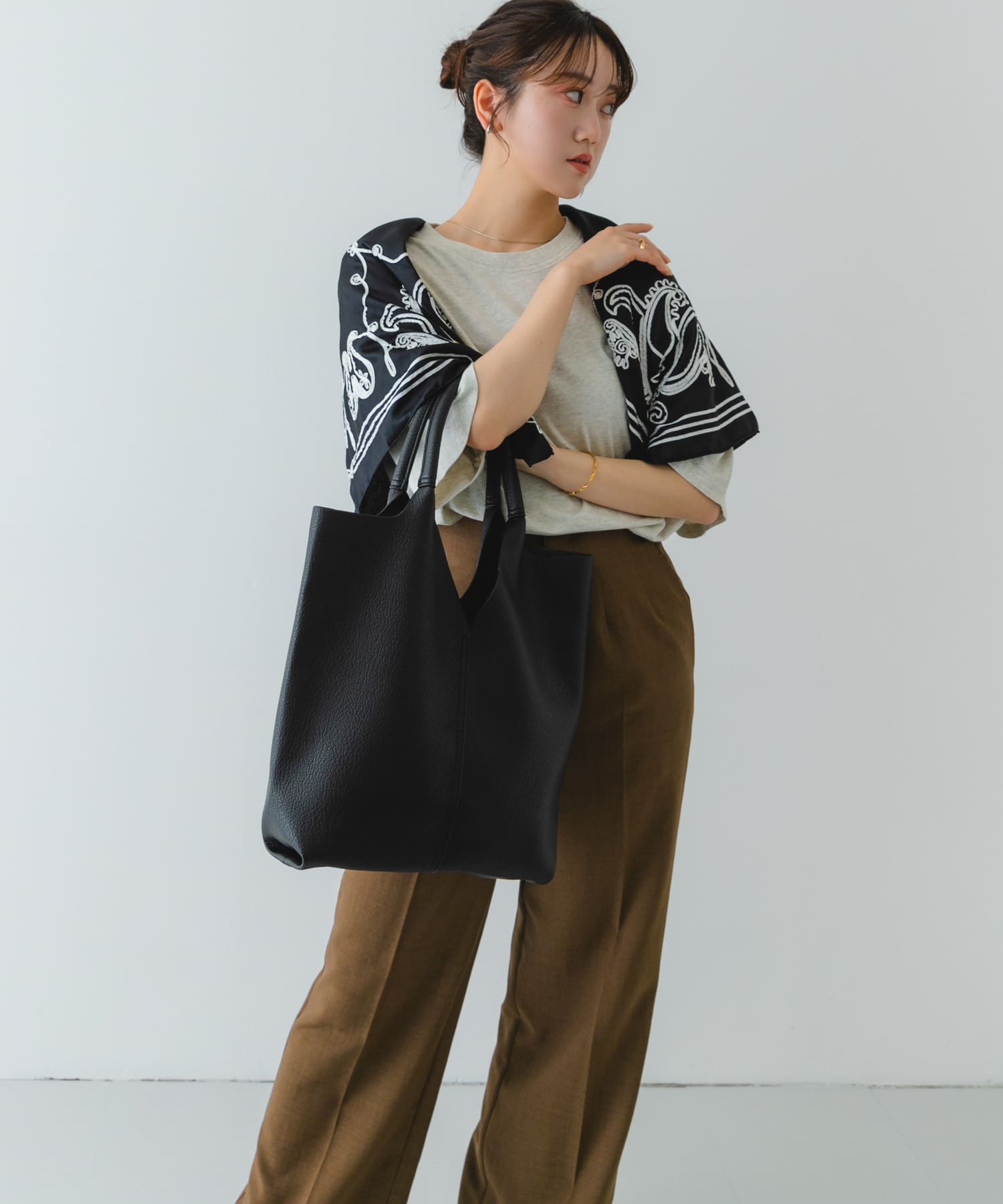 センターステッチVカットトートバッグ BLACK one