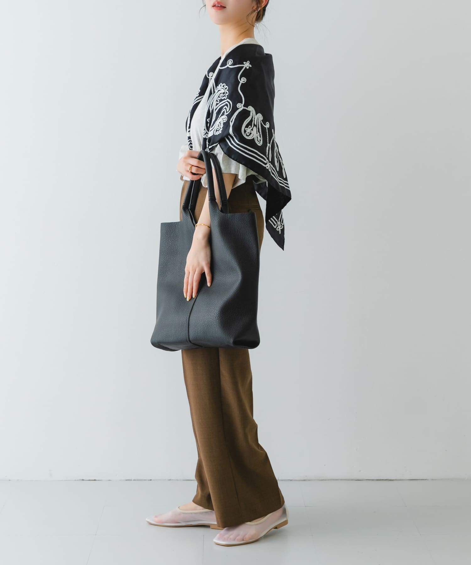 センターステッチVカットトートバッグ BLACK one