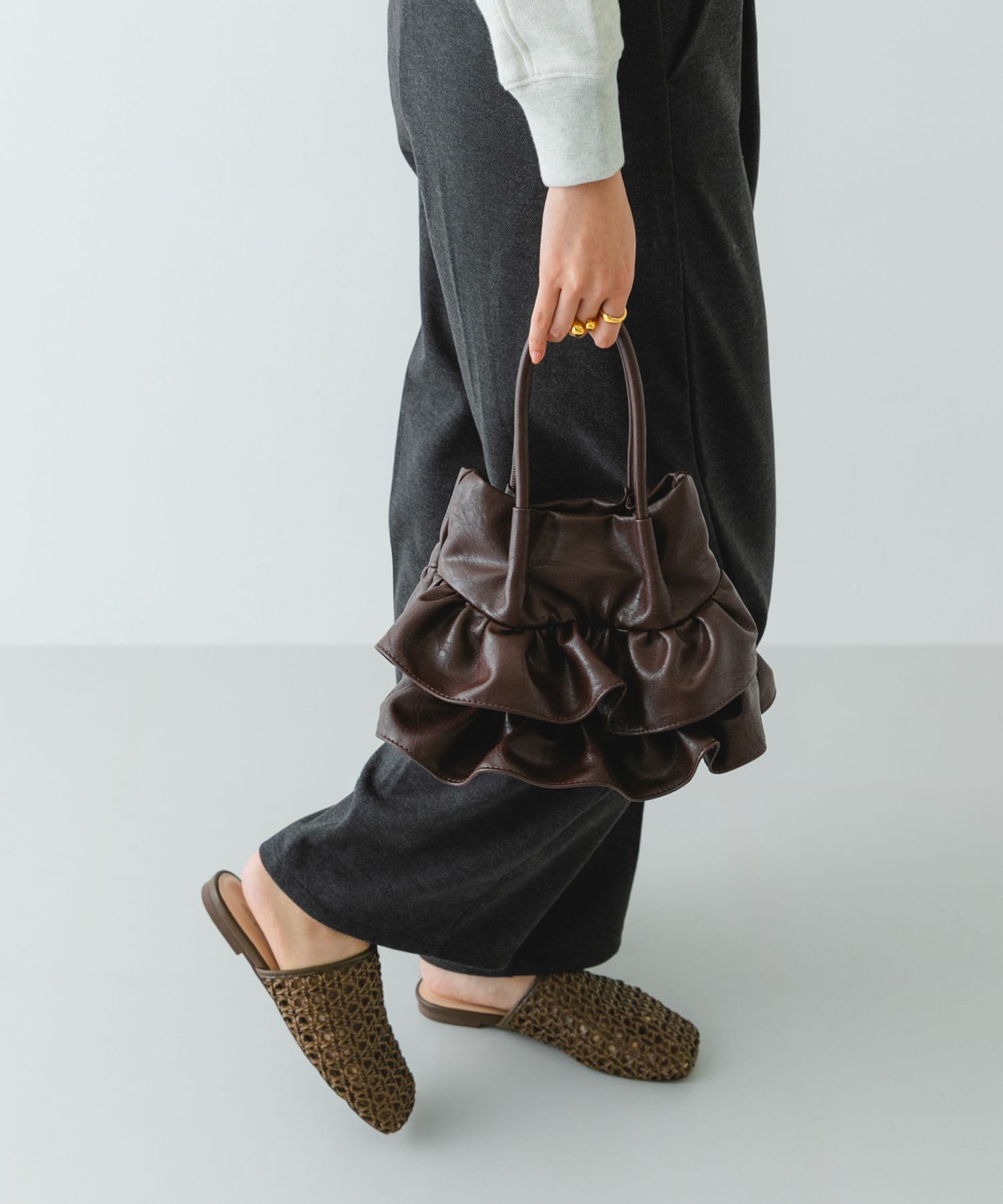 フリルショルダーハンドバッグ CHOCO One