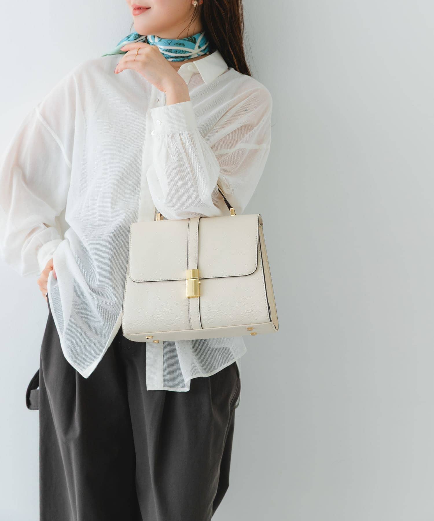 サブバッグ付フラップハンドバッグ IVORY one