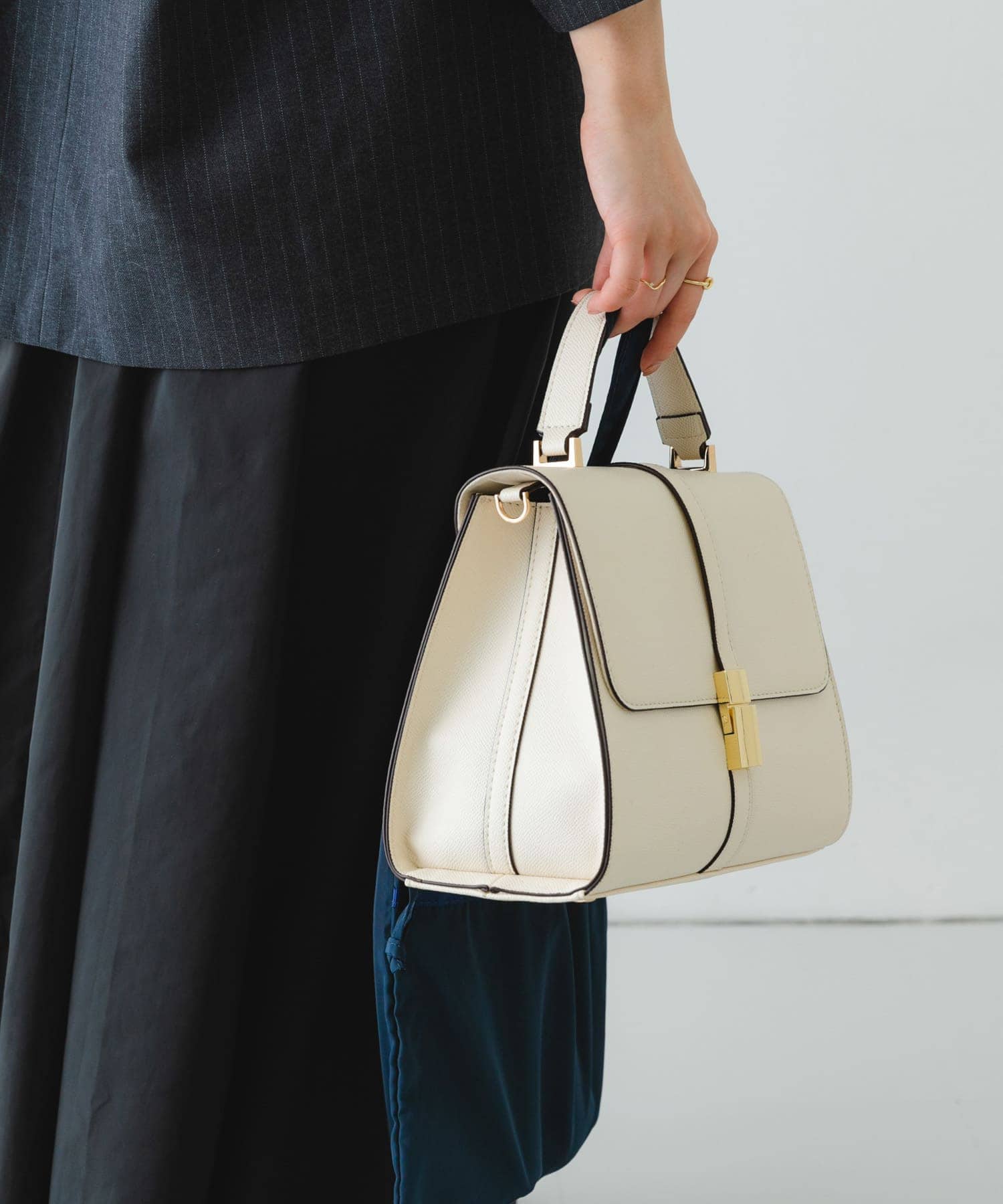 サブバッグ付フラップハンドバッグ IVORY one