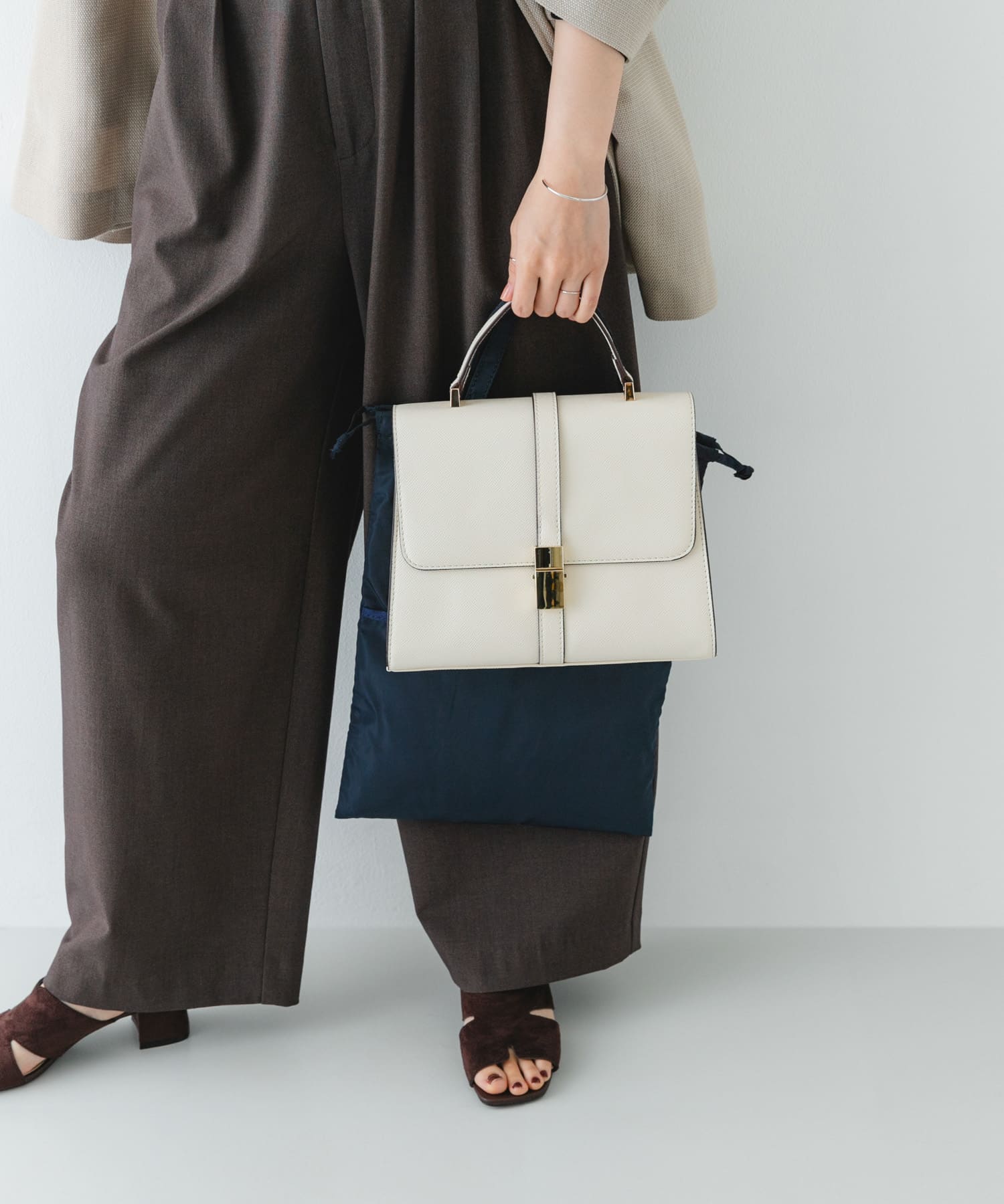 サブバッグ付フラップハンドバッグ IVORY one