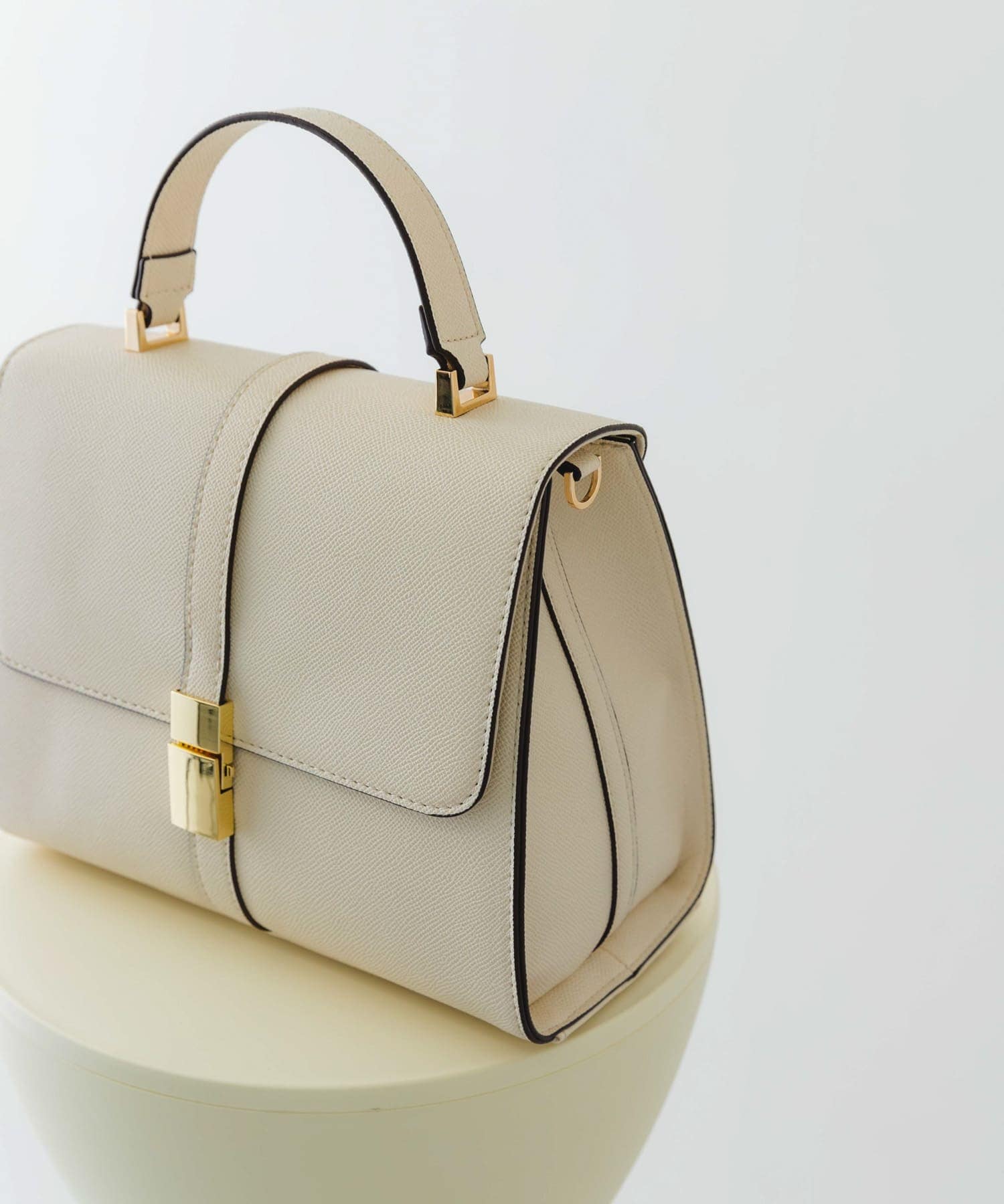 サブバッグ付フラップハンドバッグ IVORY one
