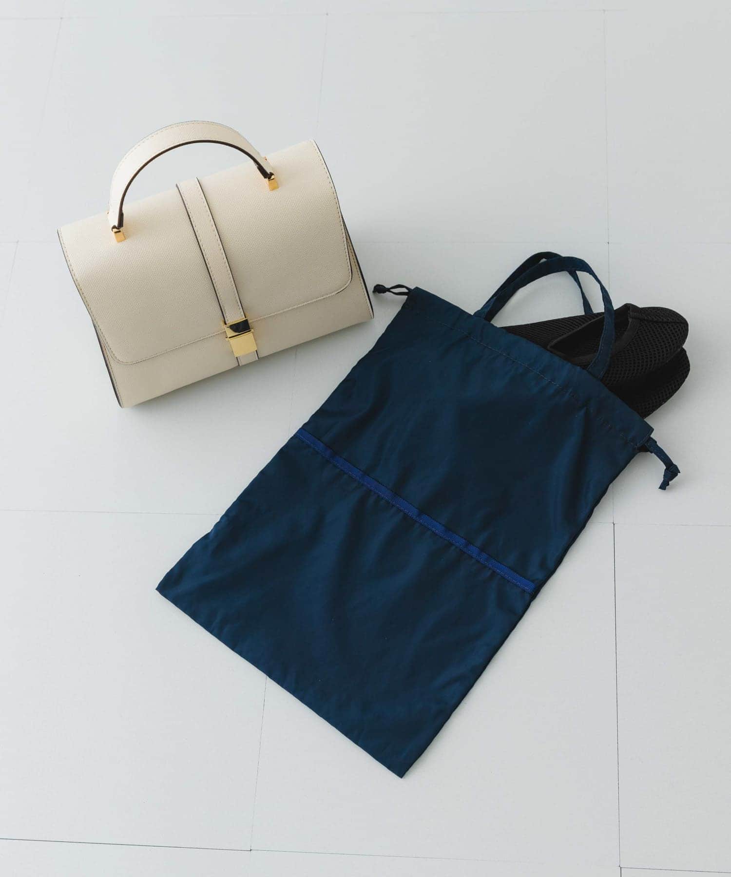サブバッグ付フラップハンドバッグ IVORY one