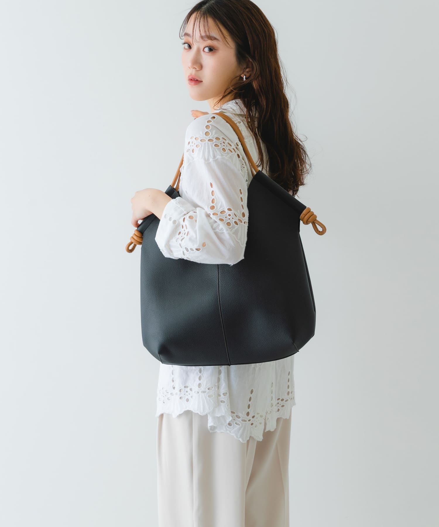 ラウンドデザインむすびトートバッグ BLACK one