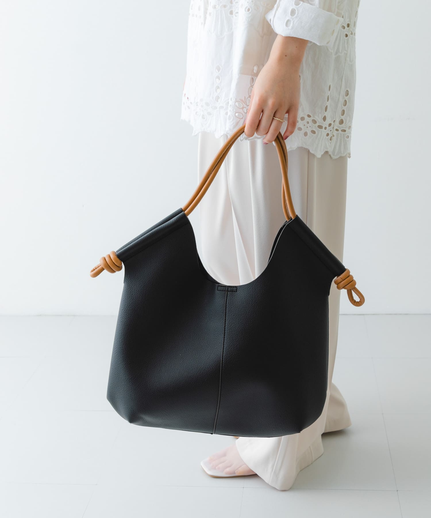 ラウンドデザインむすびトートバッグ BLACK one