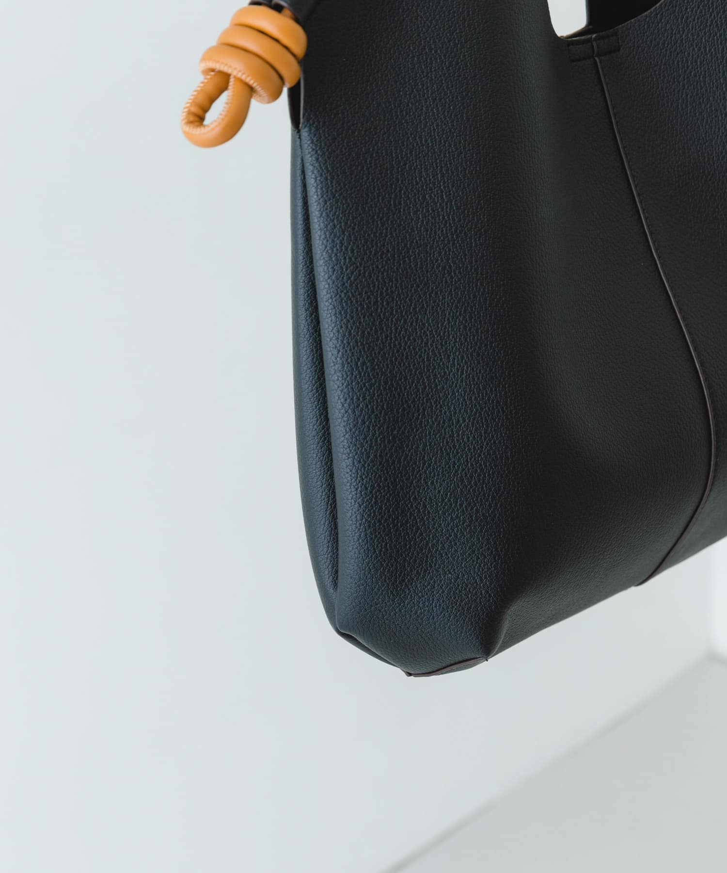 ラウンドデザインむすびトートバッグ BLACK one