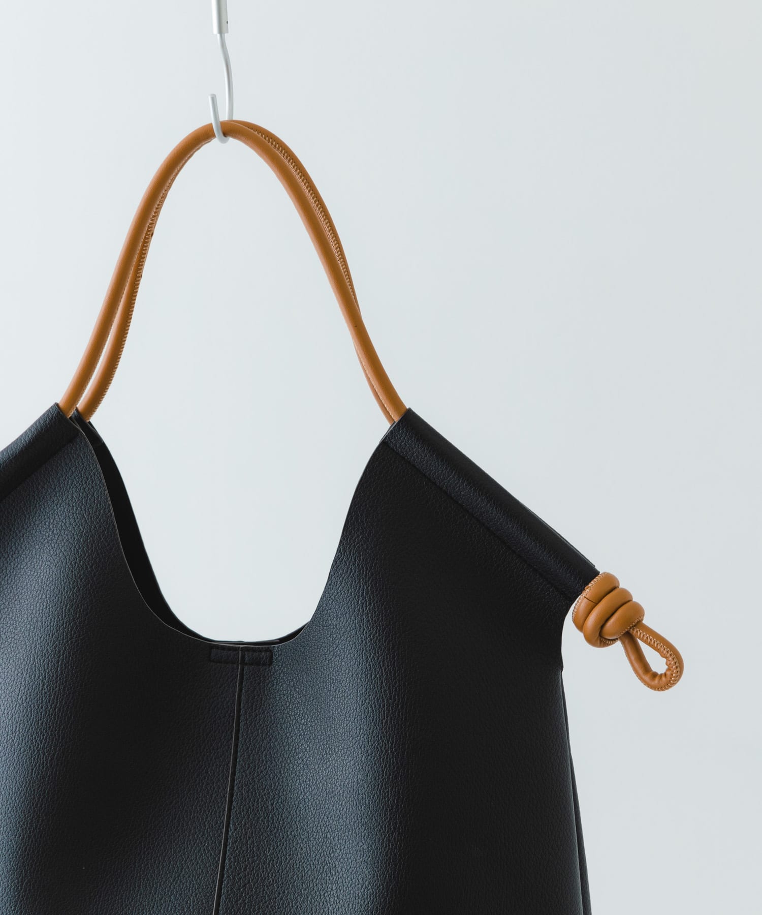 ラウンドデザインむすびトートバッグ BLACK one