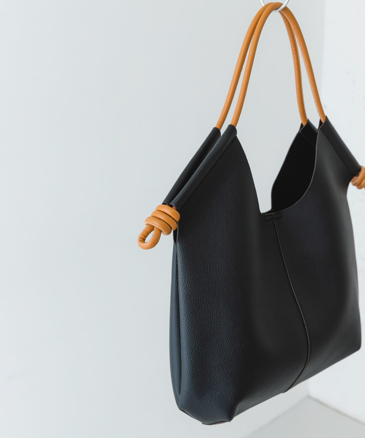 ラウンドデザインむすびトートバッグ BLACK one