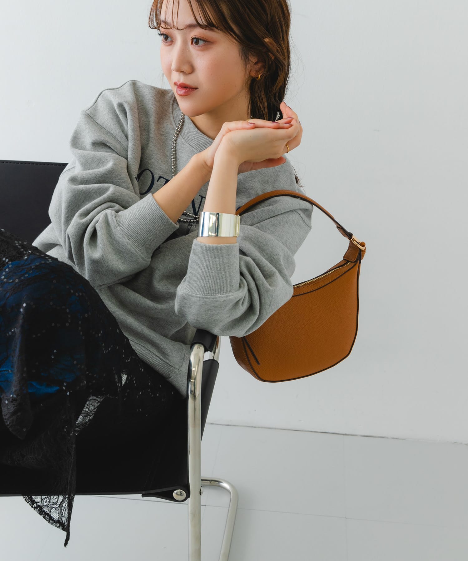 ワンハンドルムーンバッグ CAMEL one