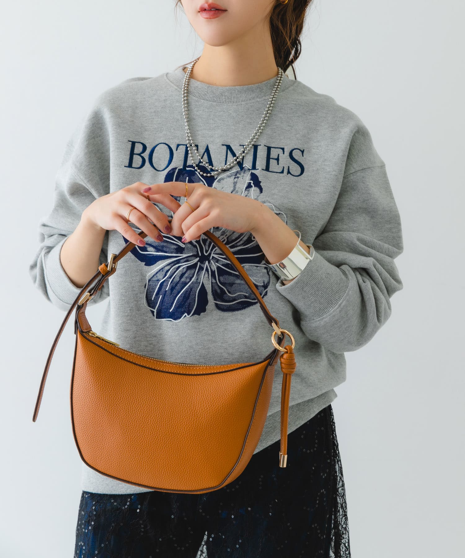 ワンハンドルムーンバッグ CAMEL one