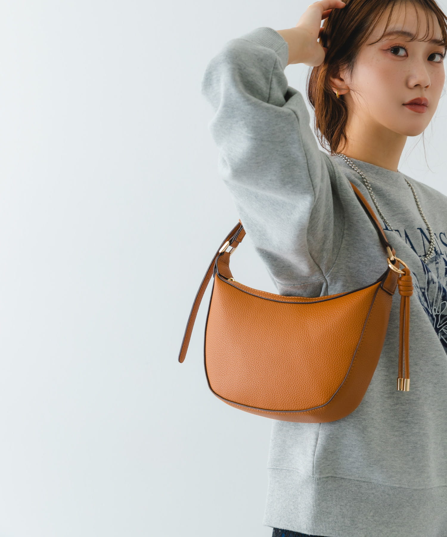 ワンハンドルムーンバッグ CAMEL one