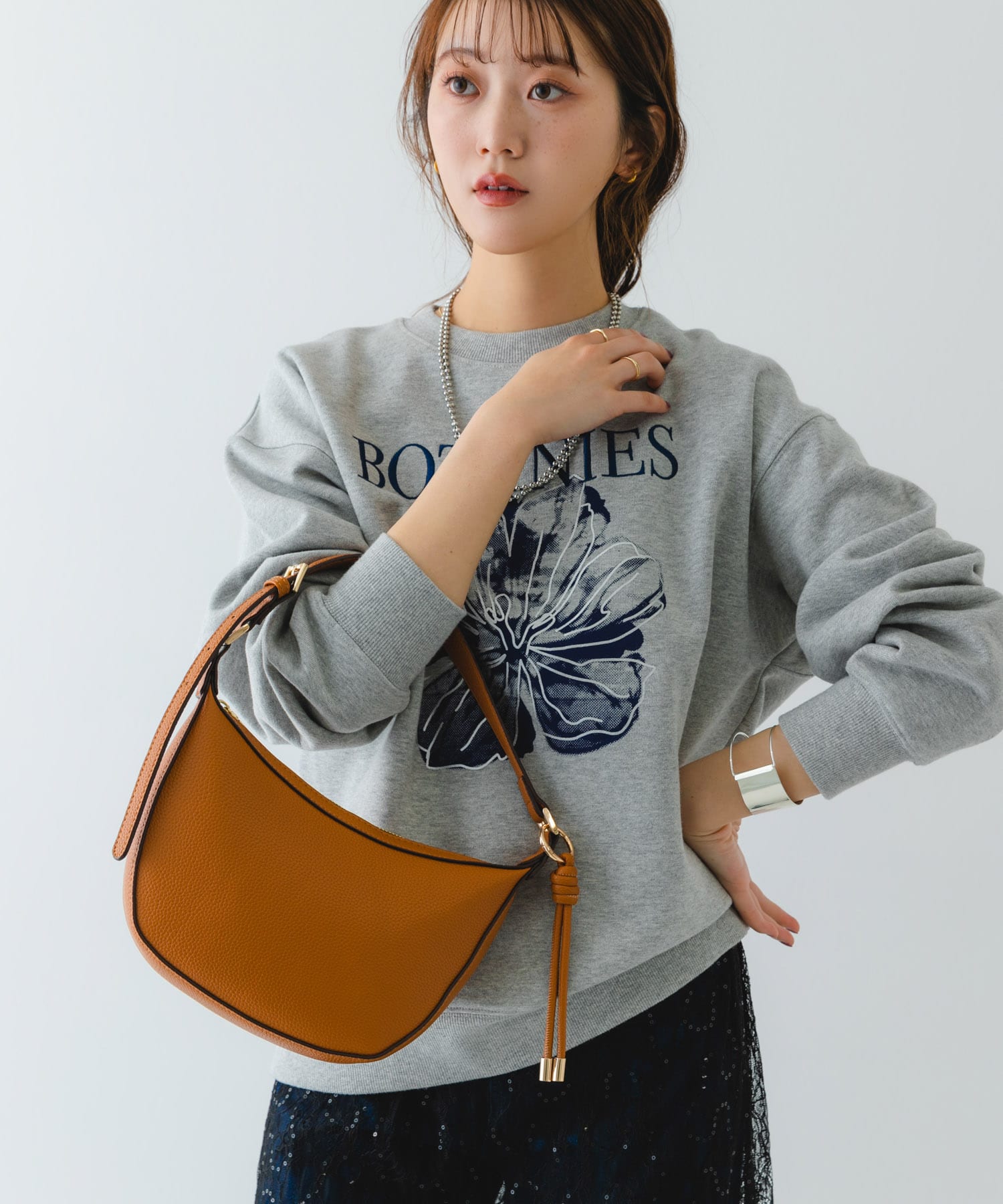 ワンハンドルムーンバッグ CAMEL one