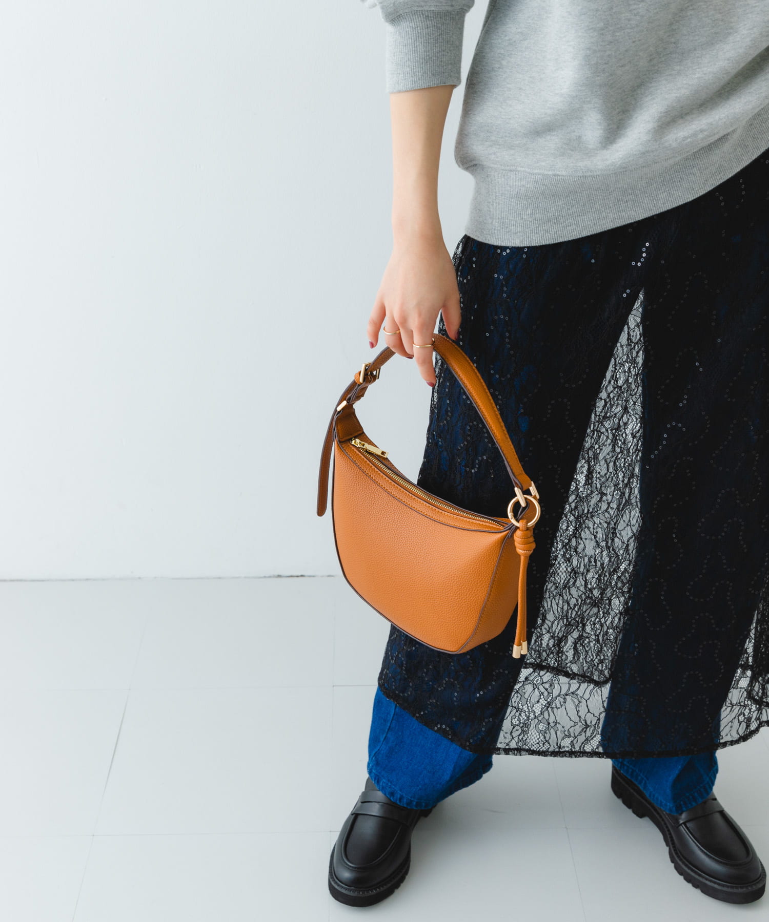 ワンハンドルムーンバッグ CAMEL one