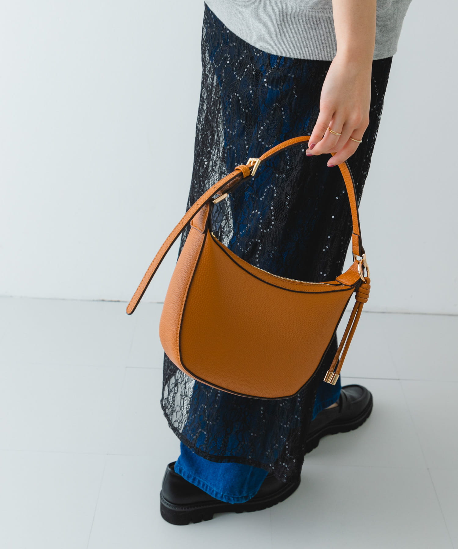 ワンハンドルムーンバッグ CAMEL one