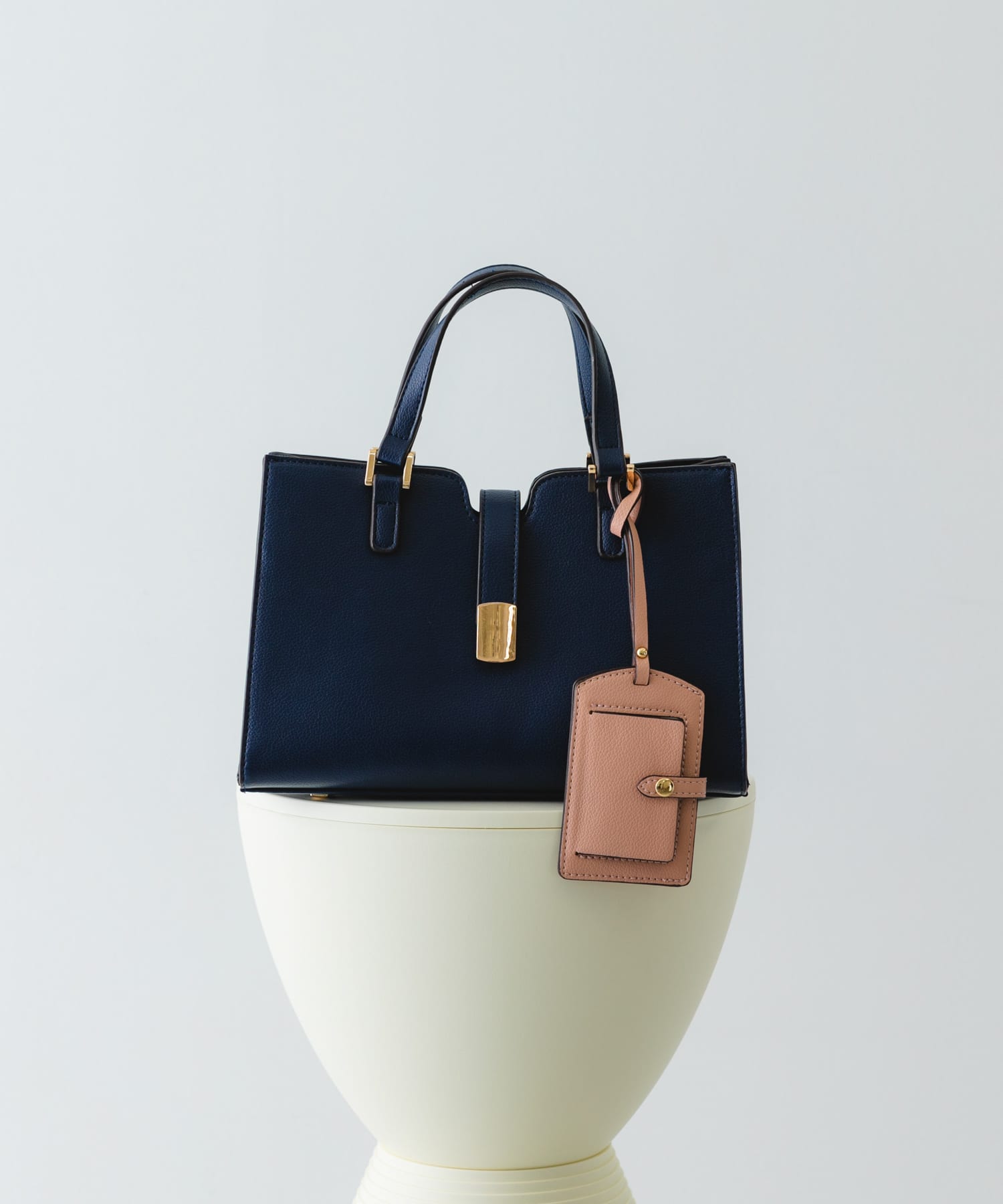 パスケース付フラップハンドバッグ NAVY one