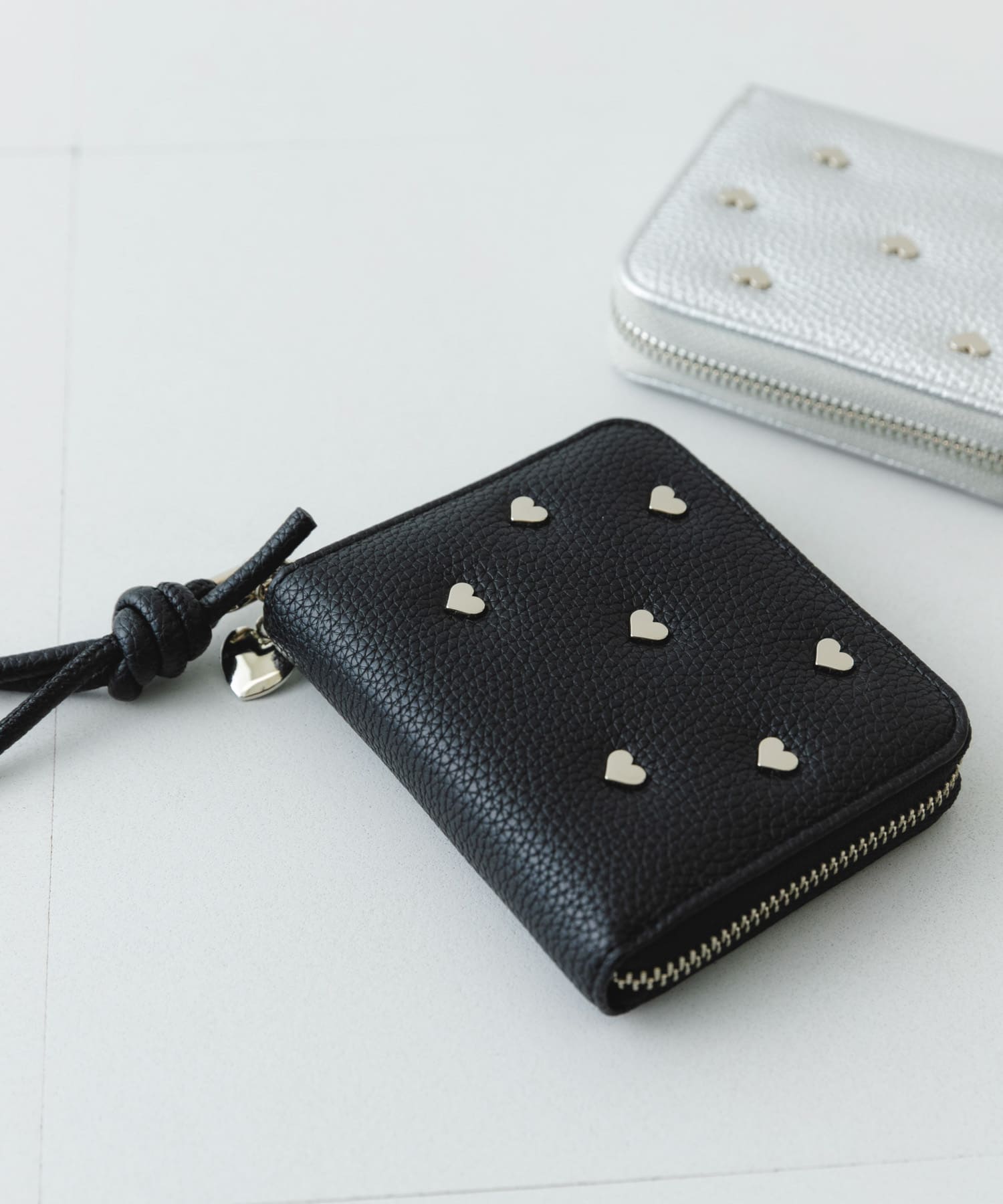 ハートスタッズ二つ折りミニ財布 BLACK one