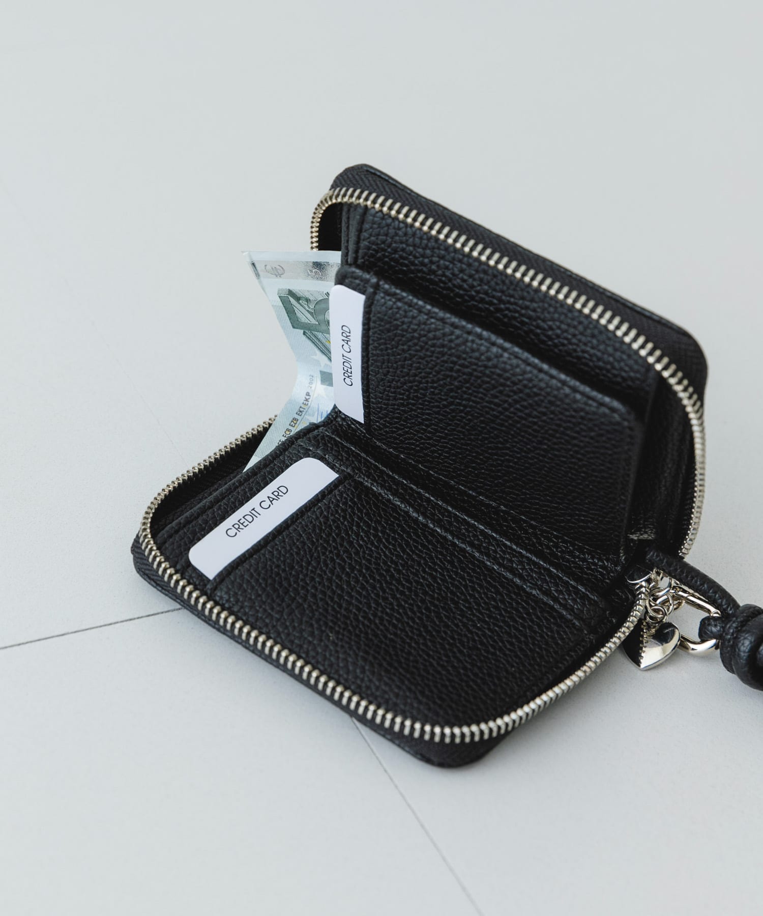 ハートスタッズ二つ折りミニ財布 BLACK one